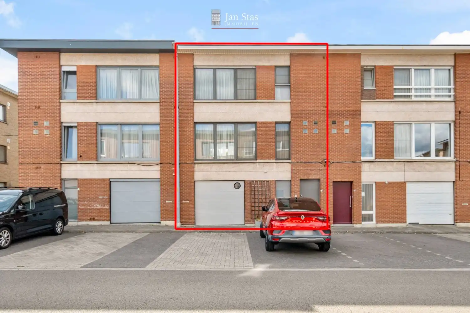 Goed gelegen woning met 4 slaapkamers, 2 badkamers, een garage met een autostaanplaats ervoor en een zuidwest georiënteerde tuin te Kessel-Lo! foto {{pictureIndex}}