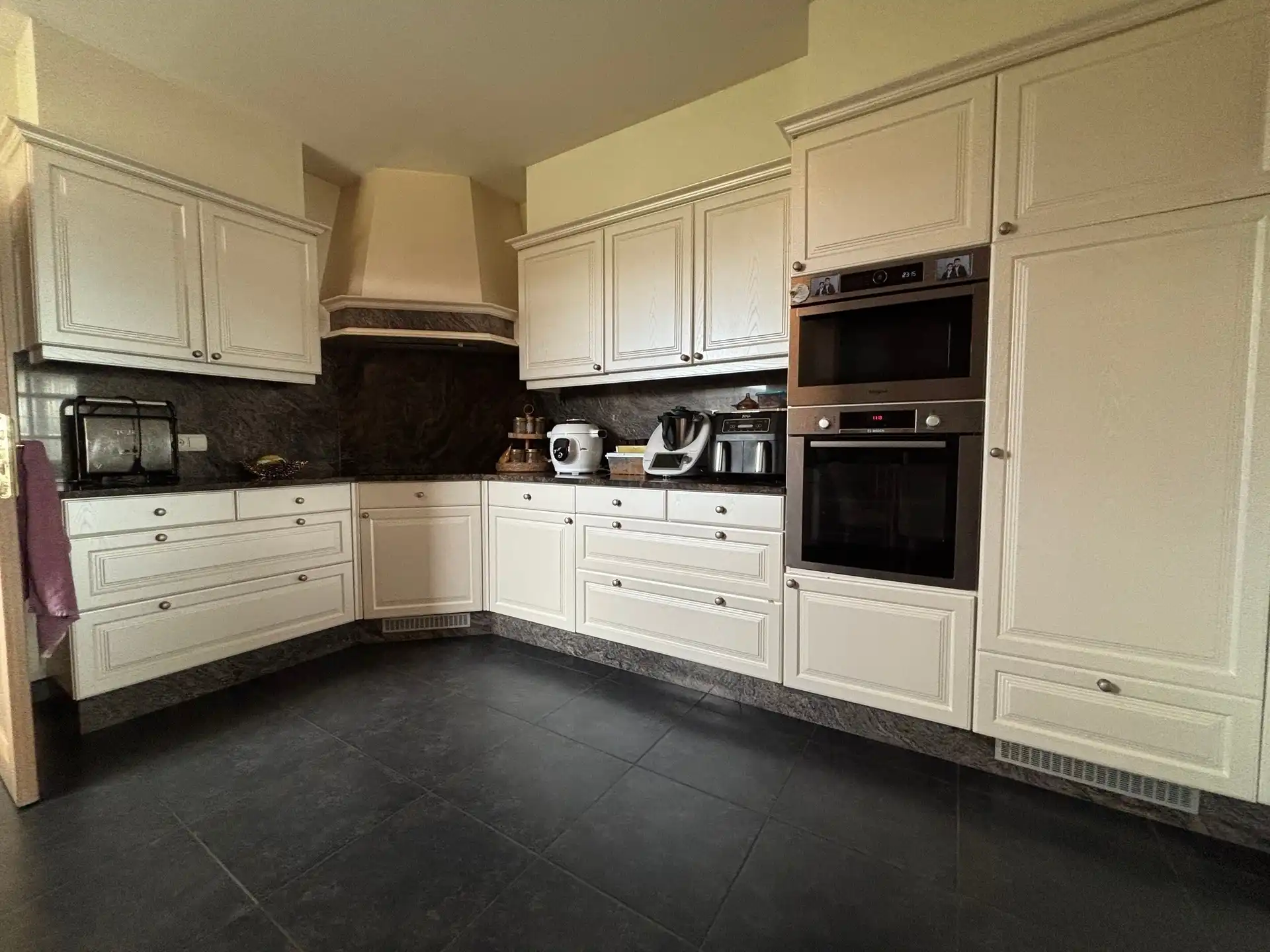 Ruime villa in een rustige omgeving met een grote tuin  foto 18