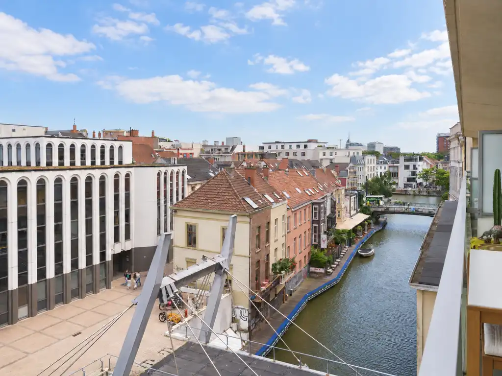Toplocatie aan de Kouter. Wonen aan het water in een aangenaam appartement met terras. foto 12