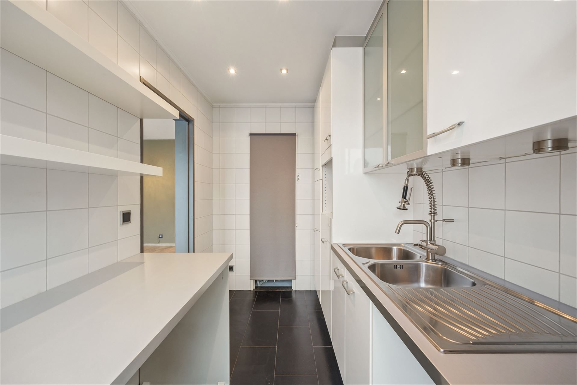 Instapklaar Appartement met Terras en Parking  foto 5