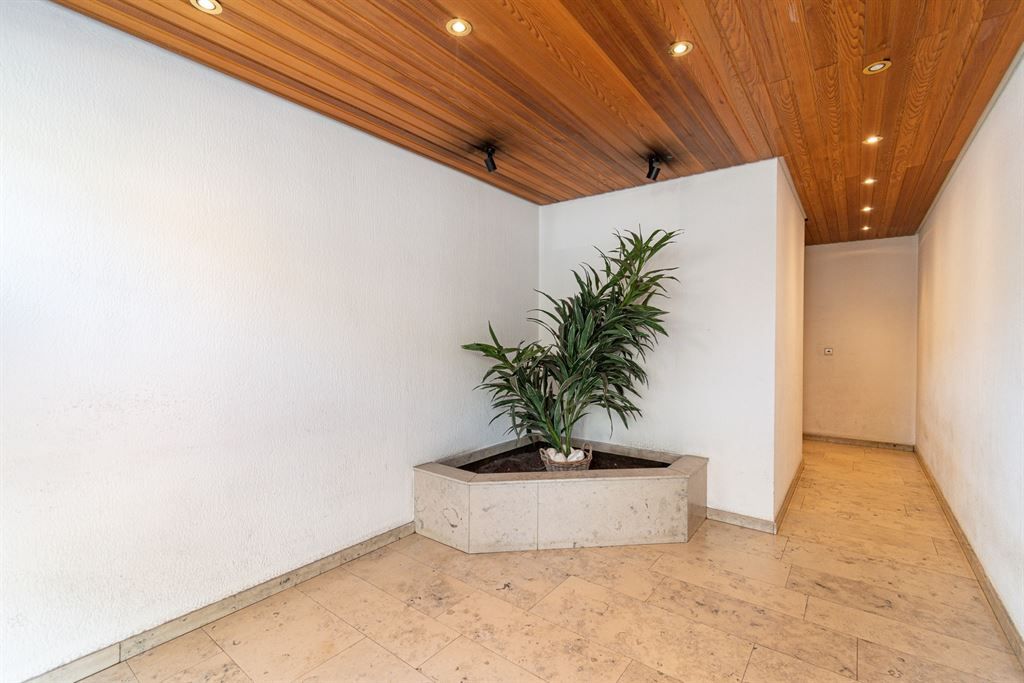 Gerenoveerd appartement op centrale locatie foto 15