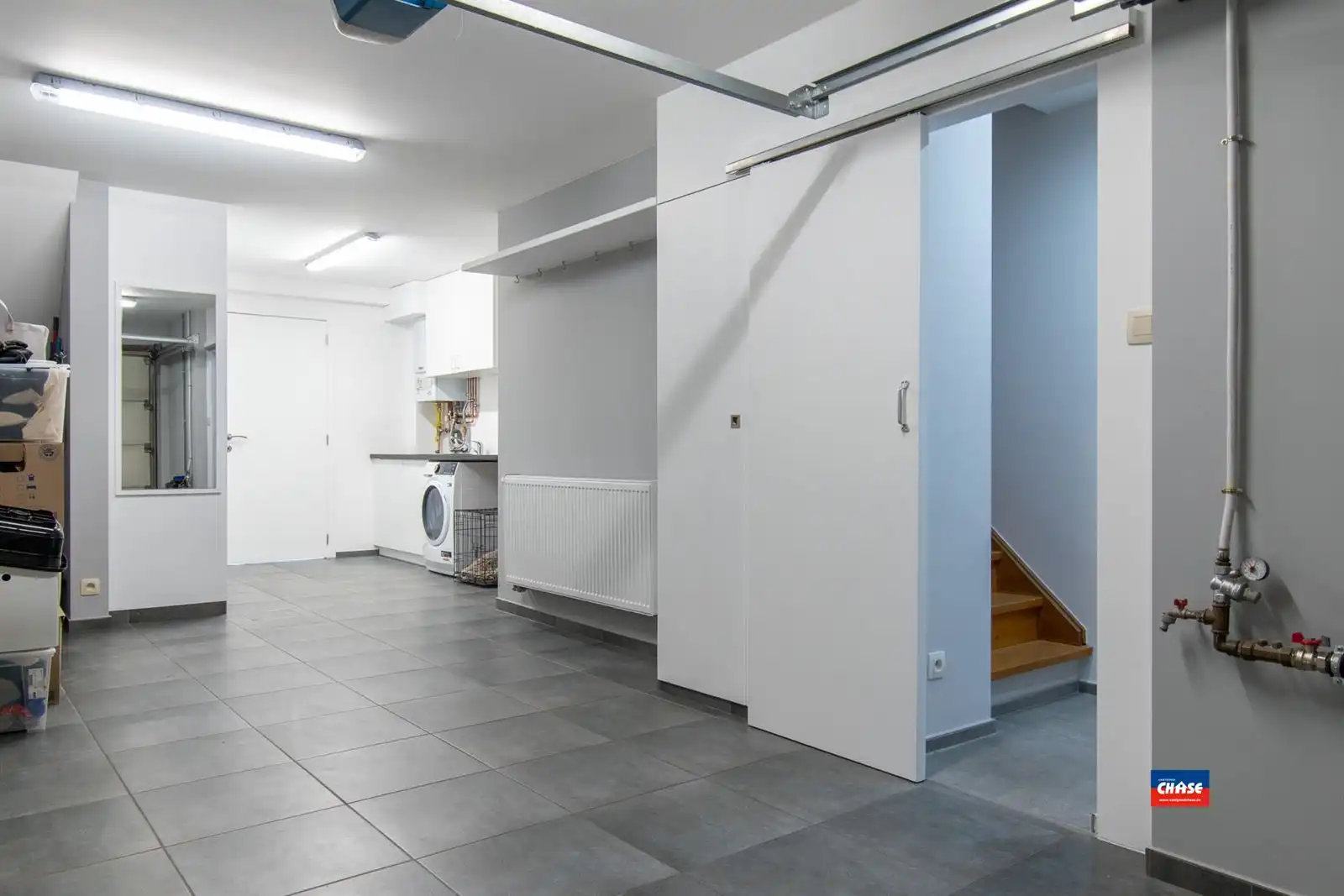 Gerenoveerde woning met terras, drie slaapkamers en garage foto 25