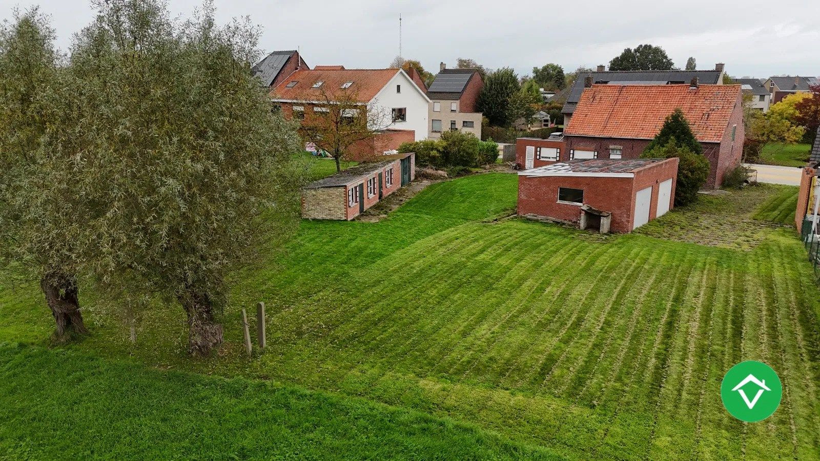 Te renoveren woning met 3  slaapkamers en bijhorend stuk grond te Koekelare  foto 10