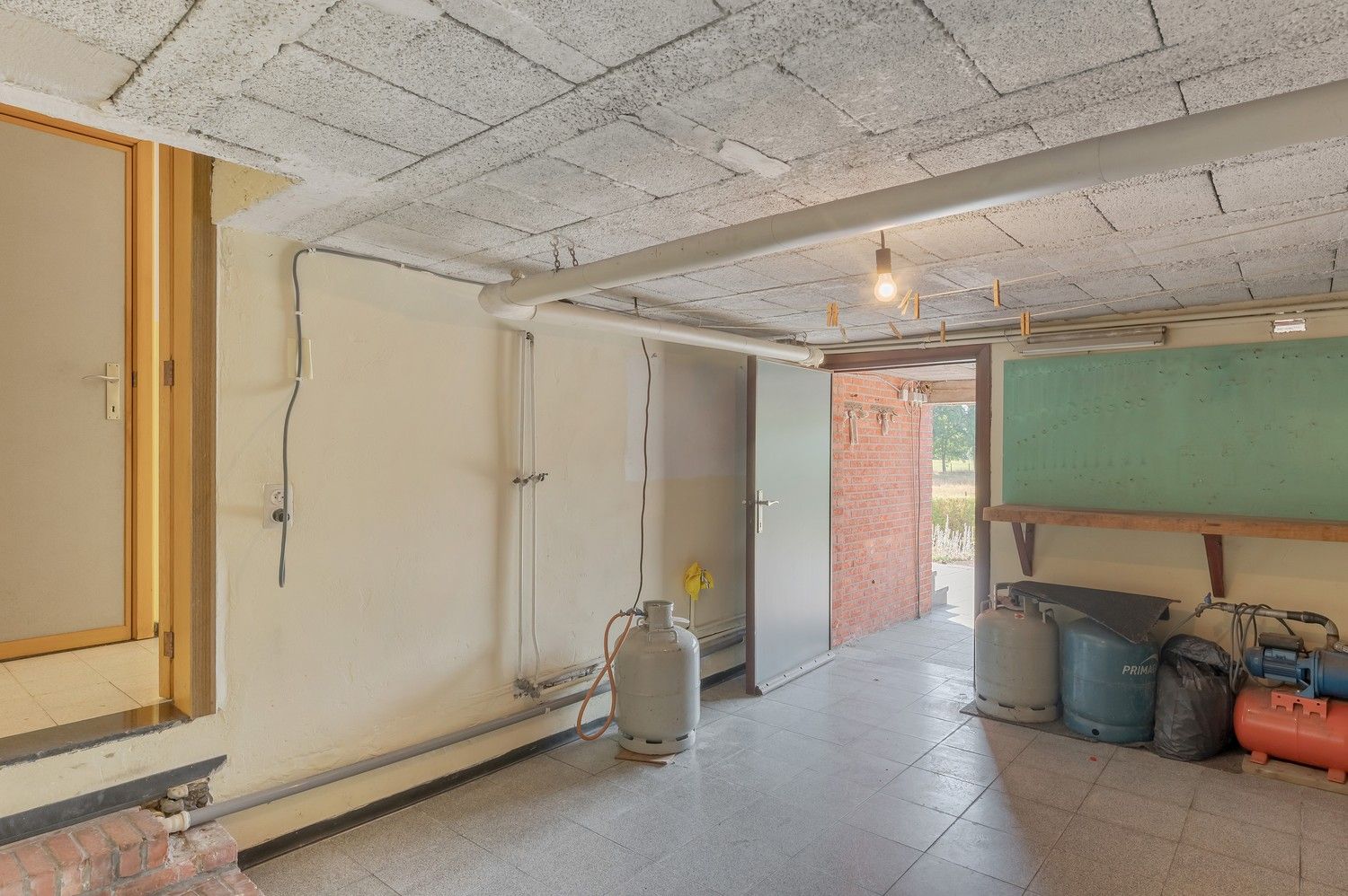 Te renoveren woning  – rust en groen uitzicht gegarandeerd foto 35