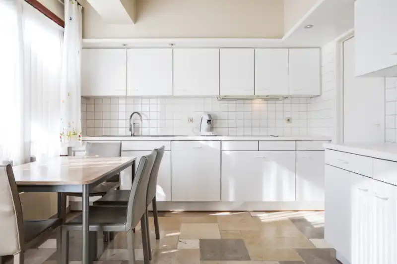 --- NIEUW --- Gunstig gelegen lichtrijk appartement met 2 slaapkamers + garagebox. foto 4
