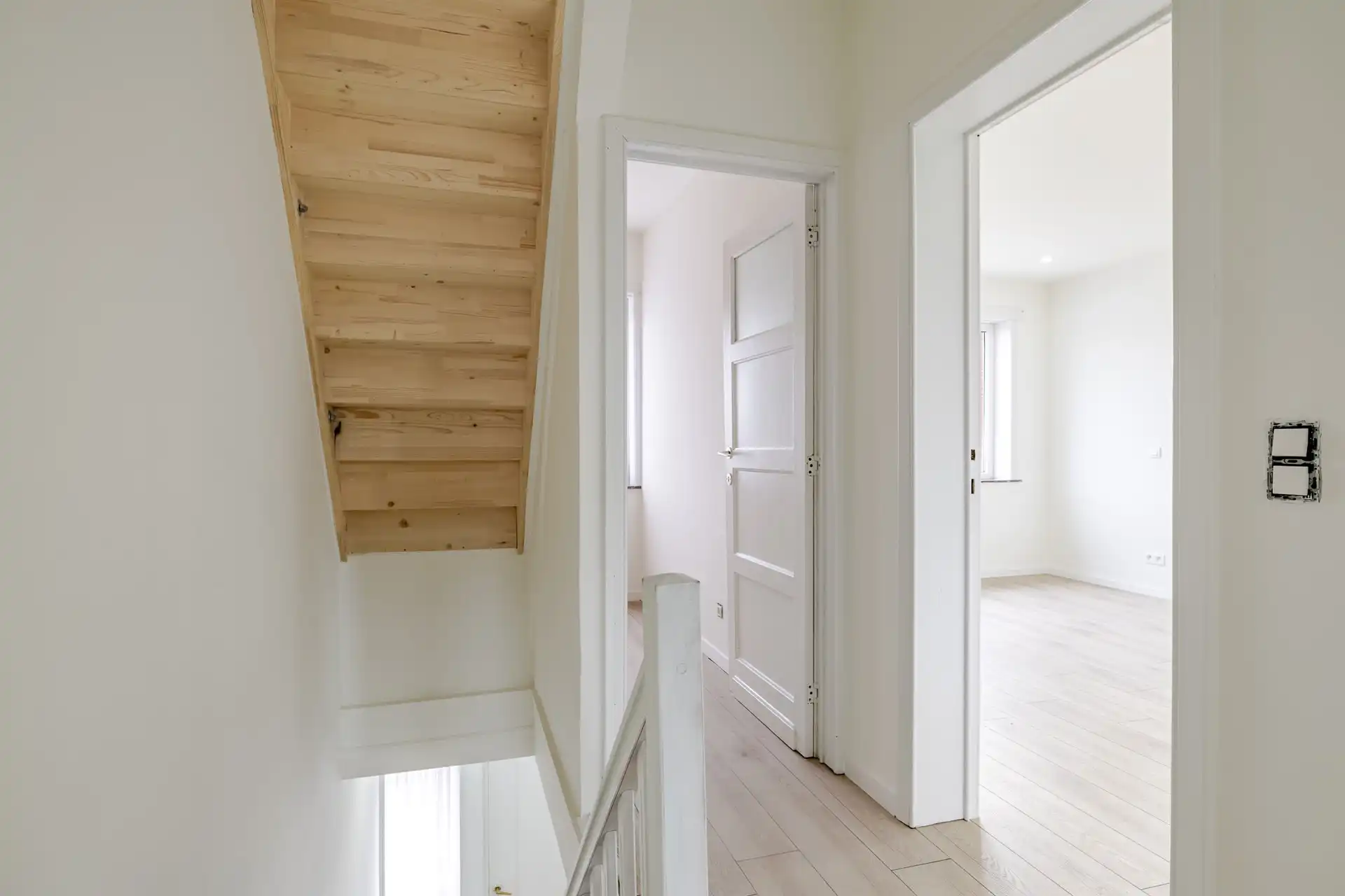 Deels gerenoveerde woning met drie slaapkamers te Erembodegem foto 15