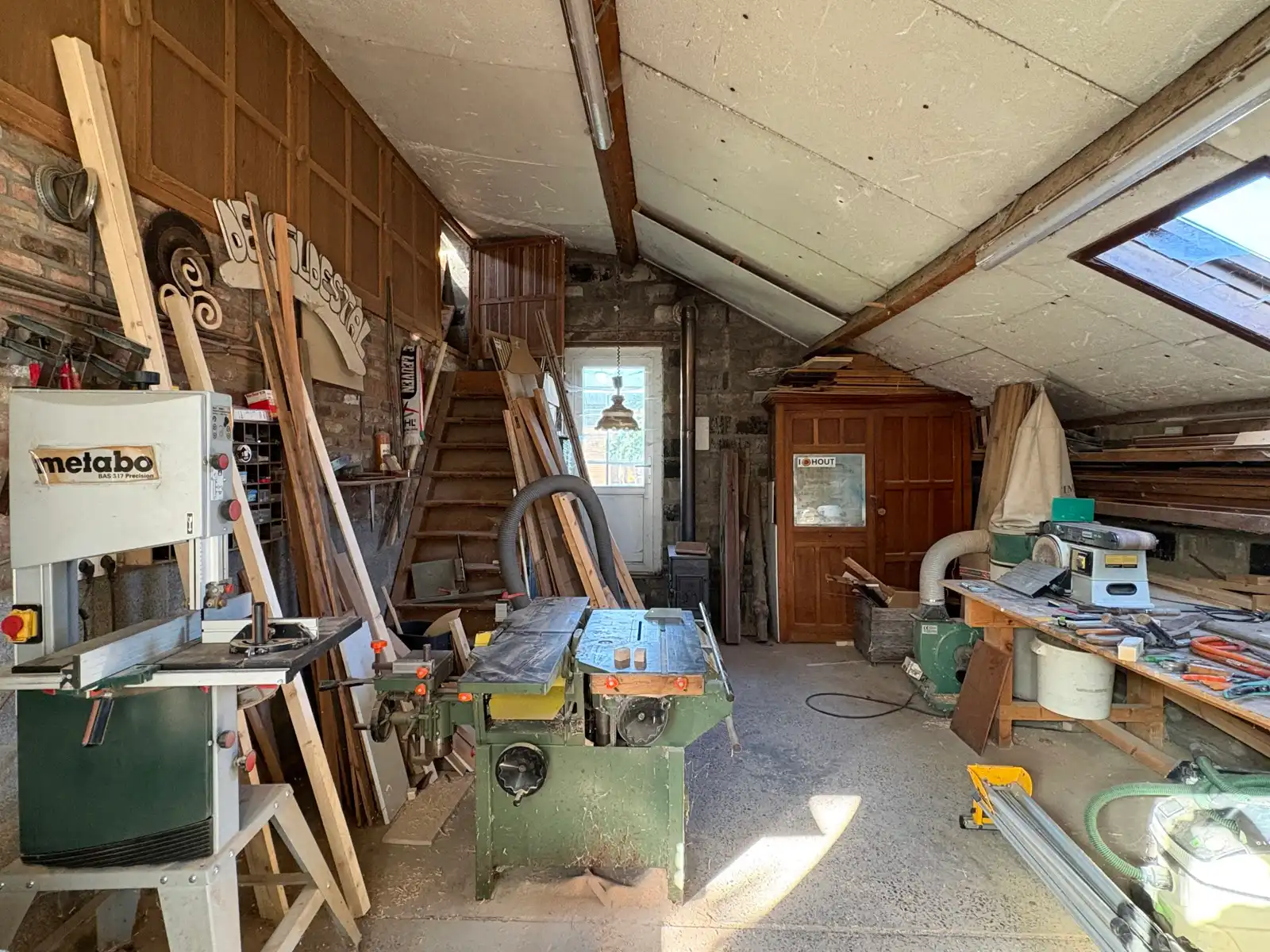 Te renoveren woning met groot bijgebouw foto 22
