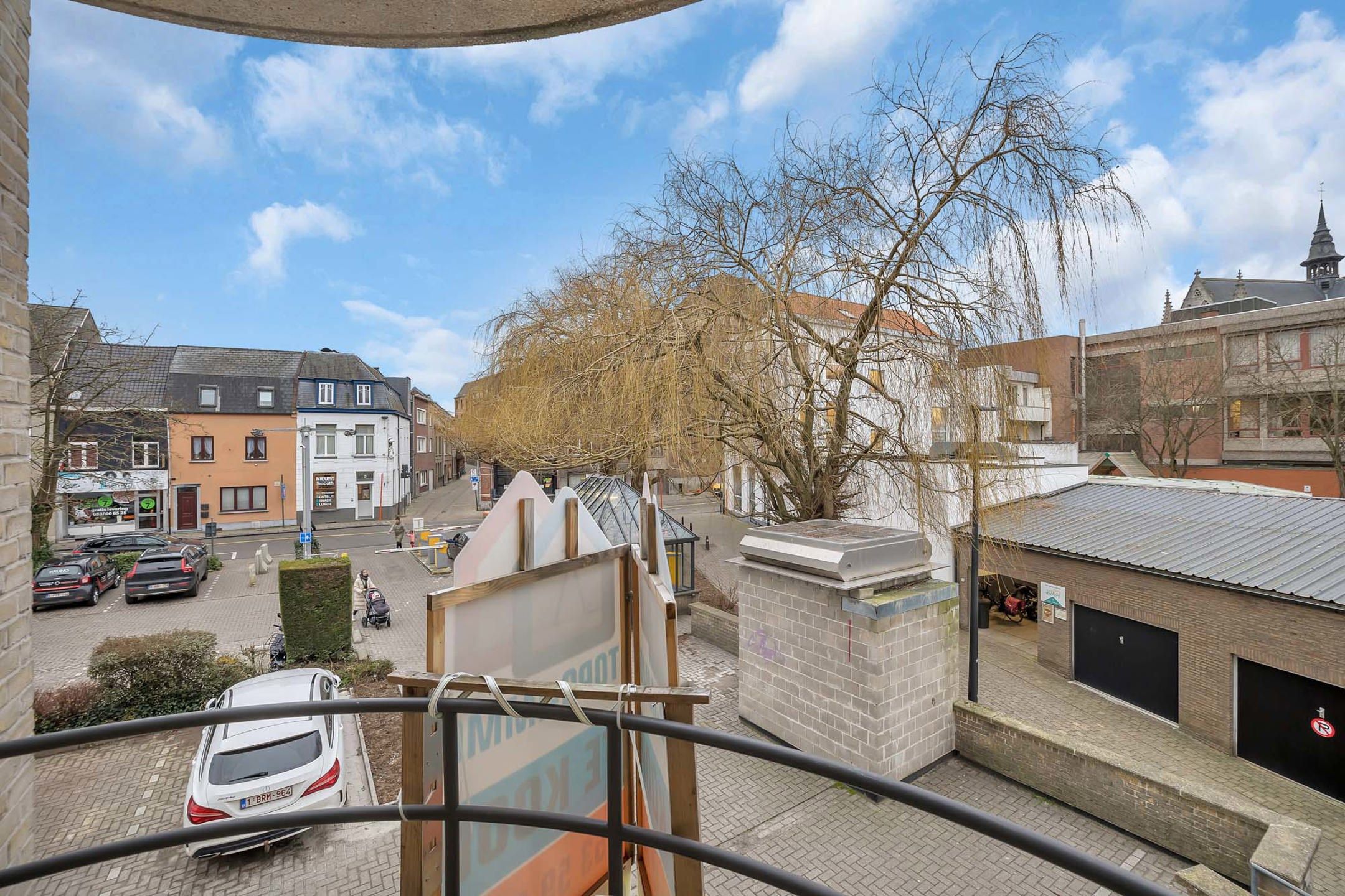 Instapklaar en ruim appartement met drie slaapkamers in centrum Aalst foto 14