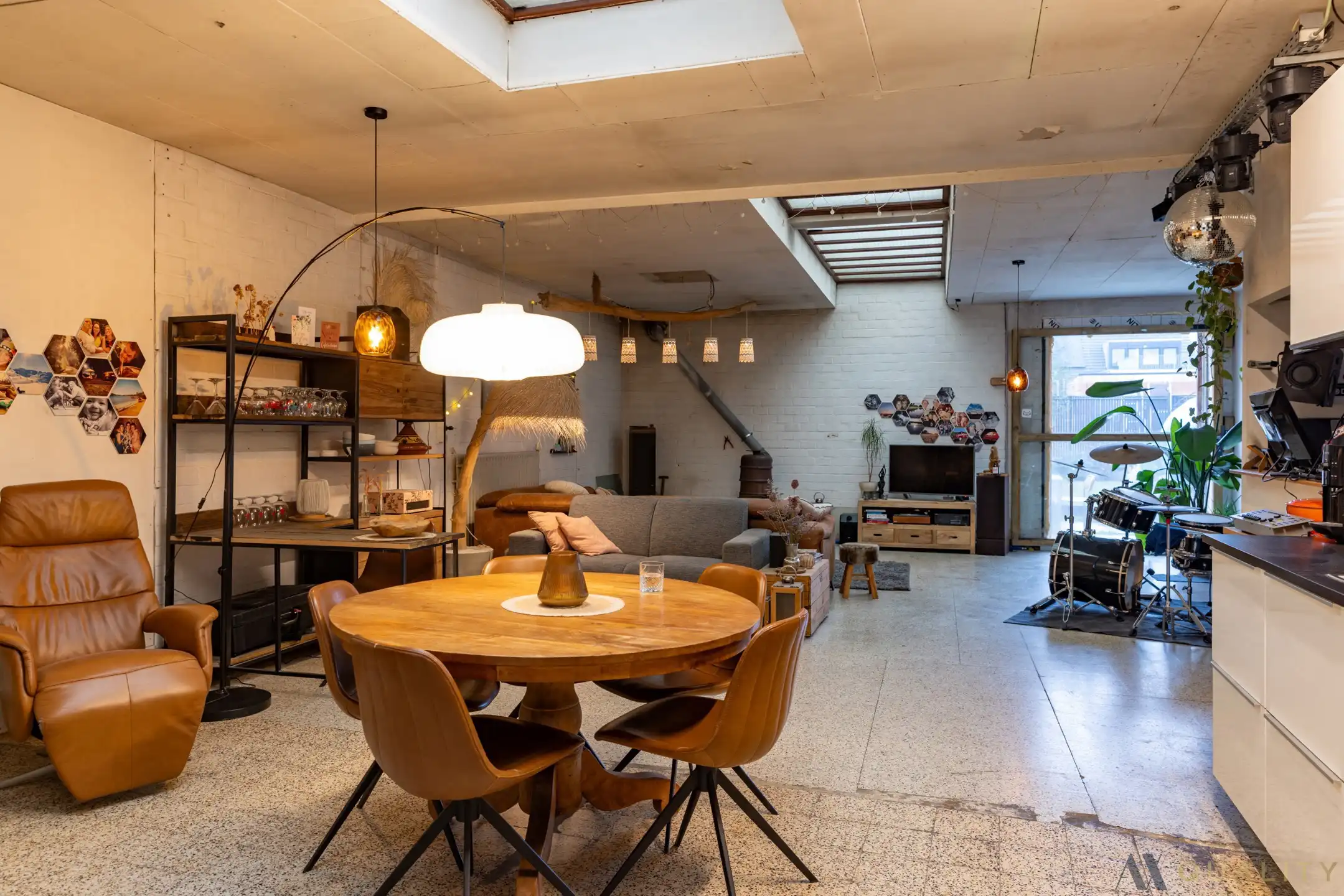 Ruime woning met tal van mogelijkheden en ruime garage  foto 4