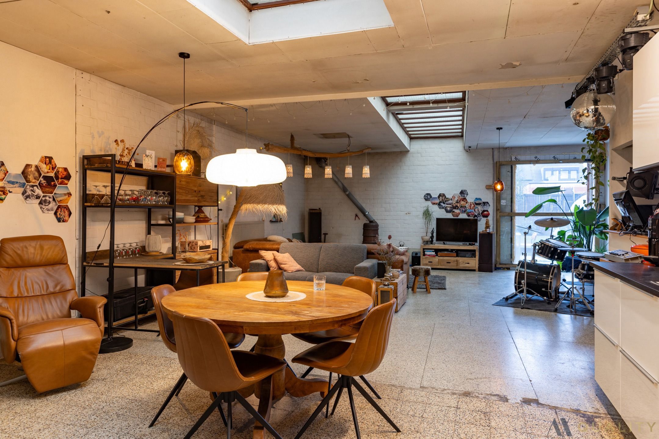 Ruime woning met tal van mogelijkheden en ruime garage  foto 4
