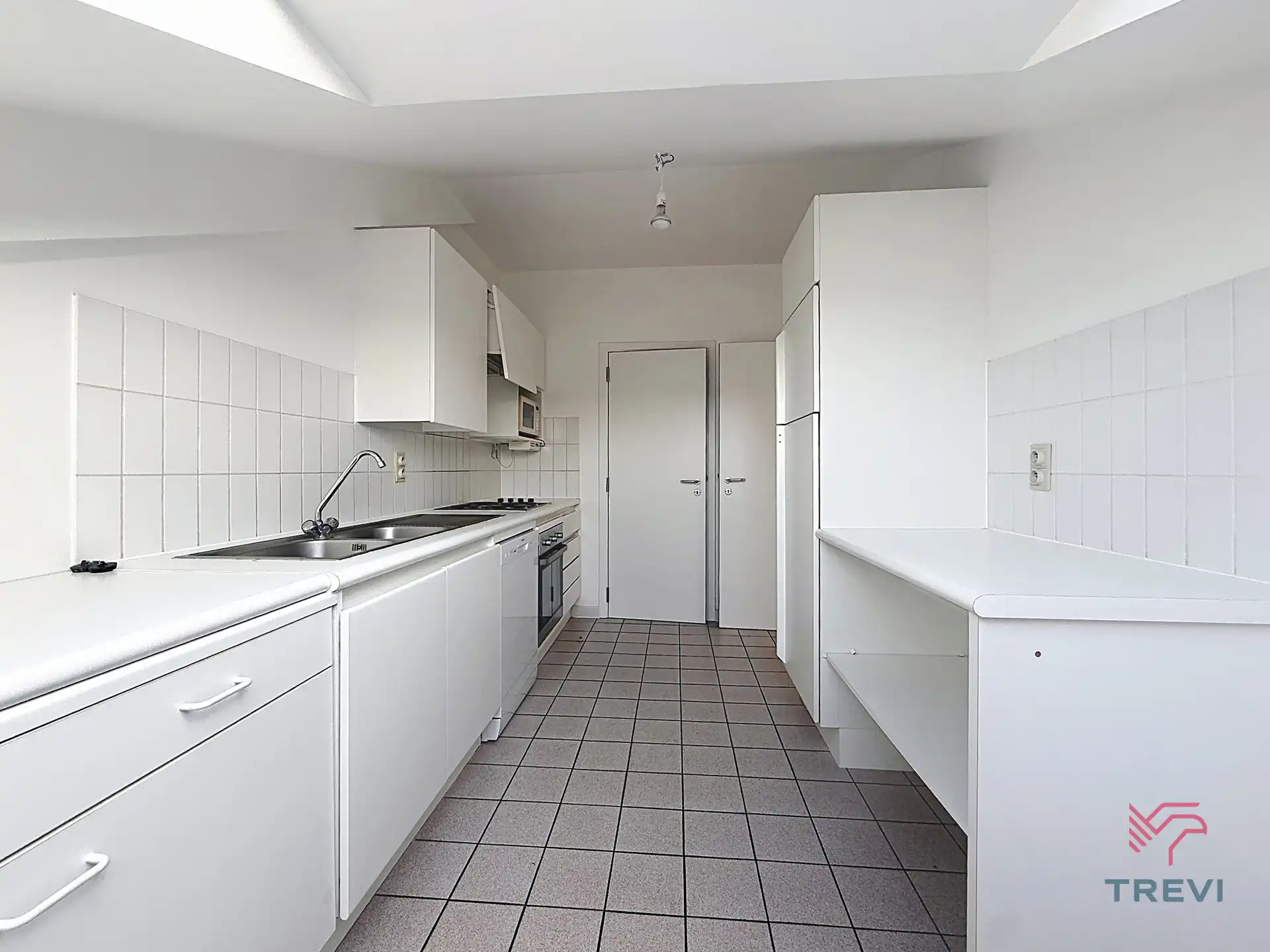 Ruim appartement met 2 slaapkamers + kelder en garagebox foto 7