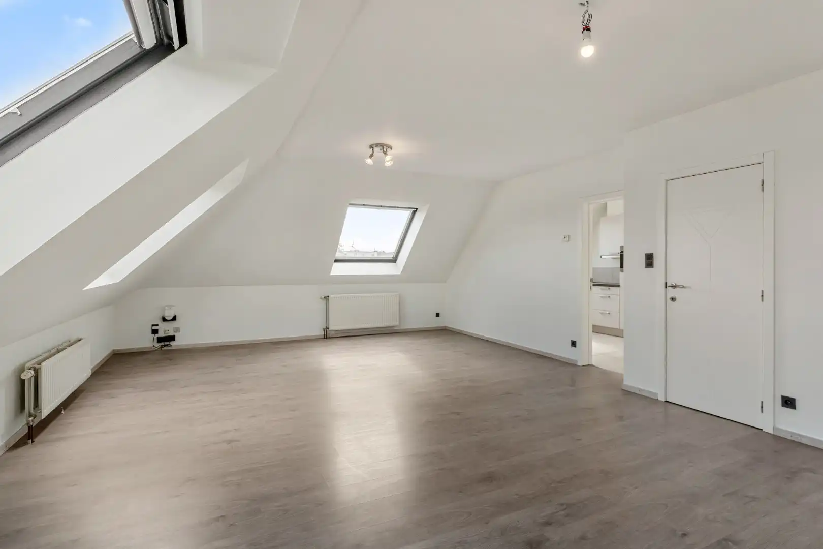 Recent gerenoveerd Duplex appartement met 3 slaapkamers en garagebox in het centrum van Hasselt. foto 6
