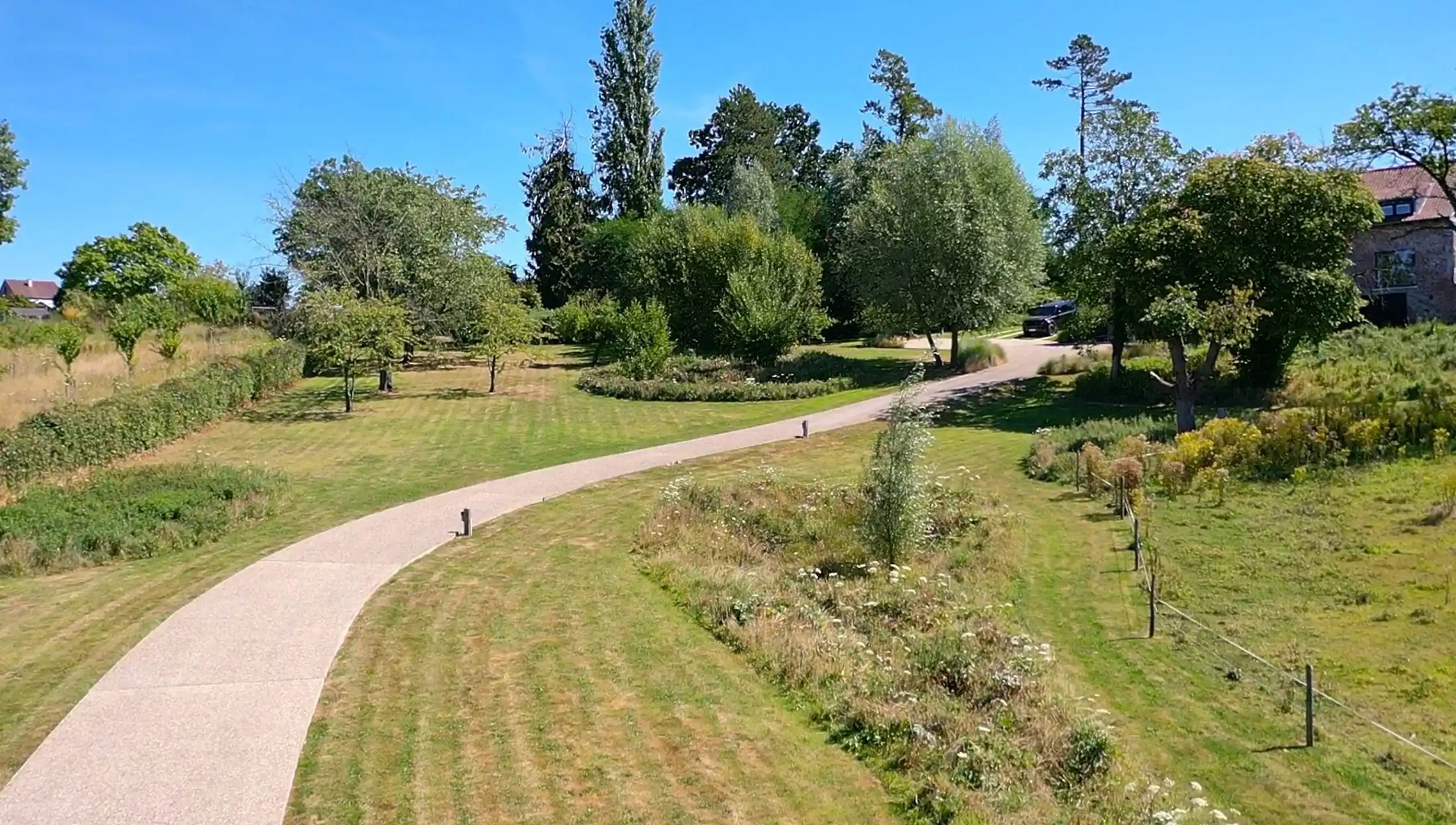 Stijlvol wonen in een uitzonderlijk groene setting foto 4