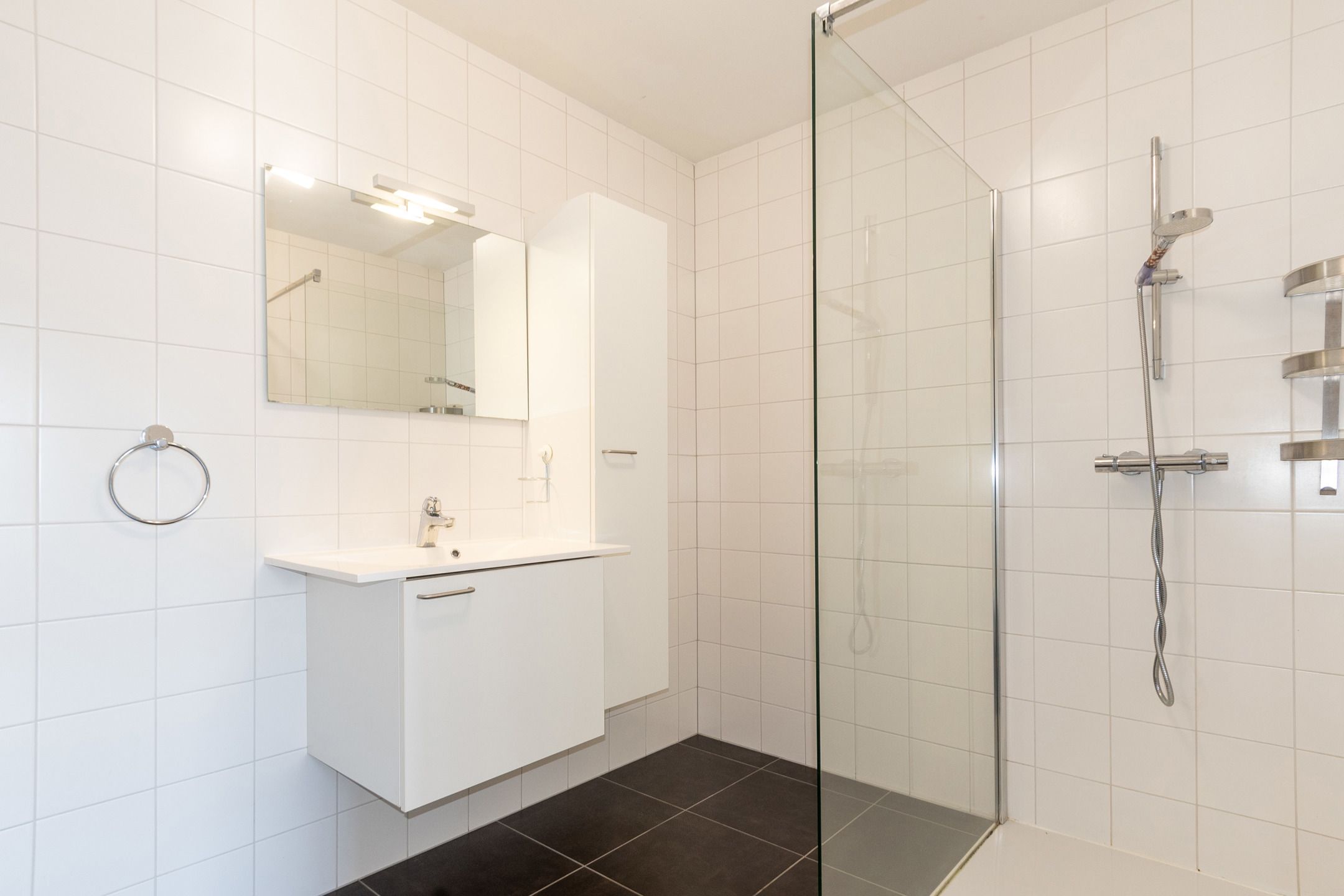 Modern 2-slaapkamer appartement foto 15