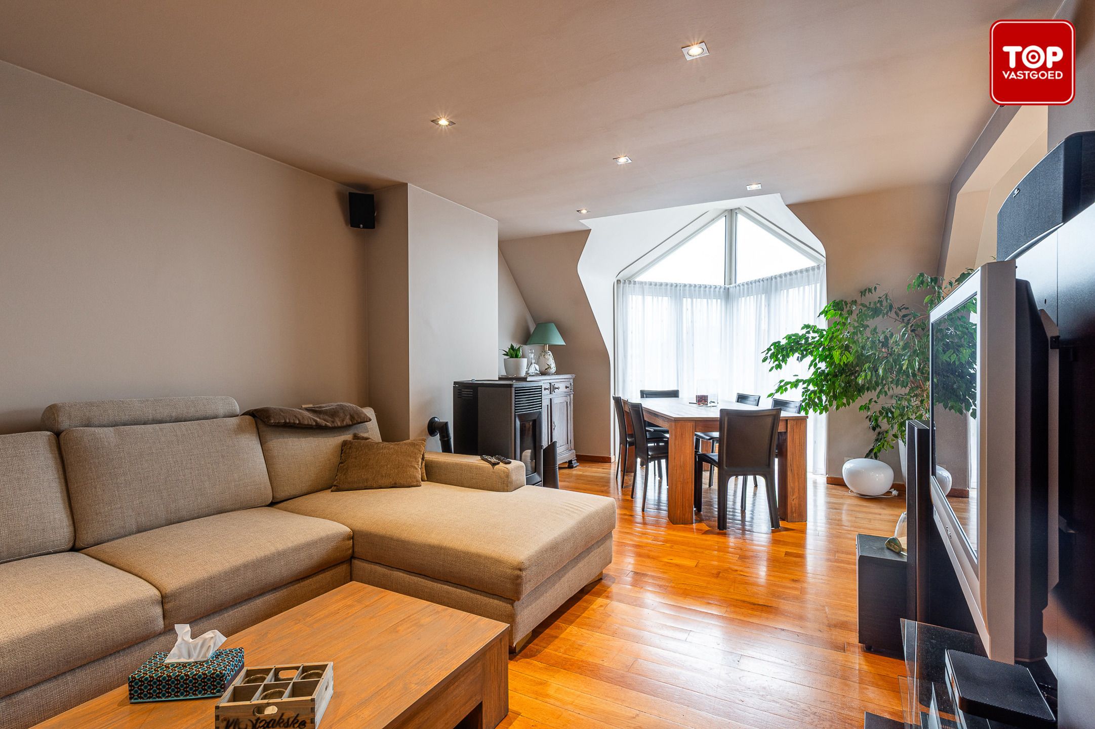 Instapklaar 2 slaapkamer appartement met garage in kleinschalig gebouw foto 11