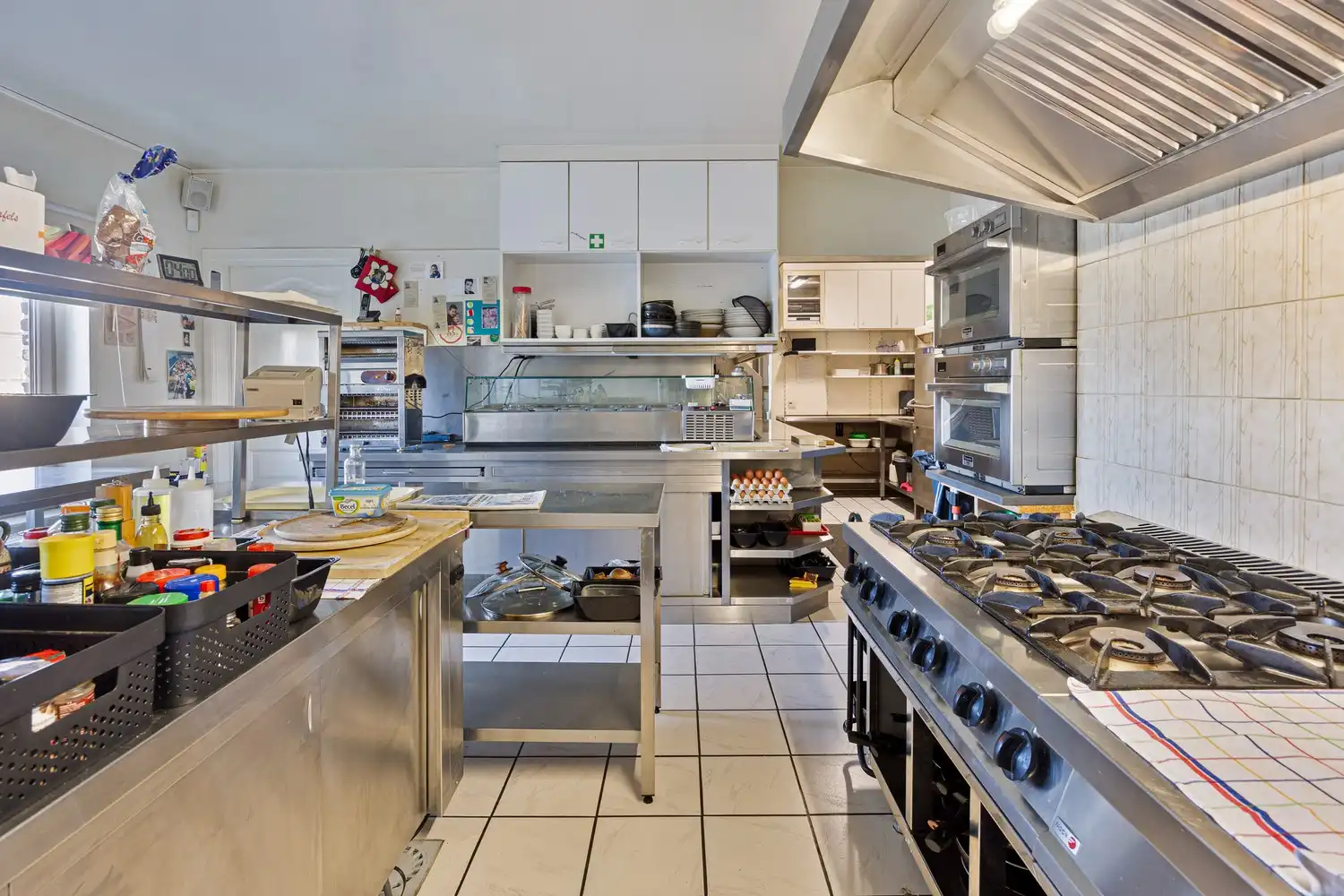 Bedrijfspand met woonst op perceel met commerciële mogelijkheden (ca. 38a) foto 27