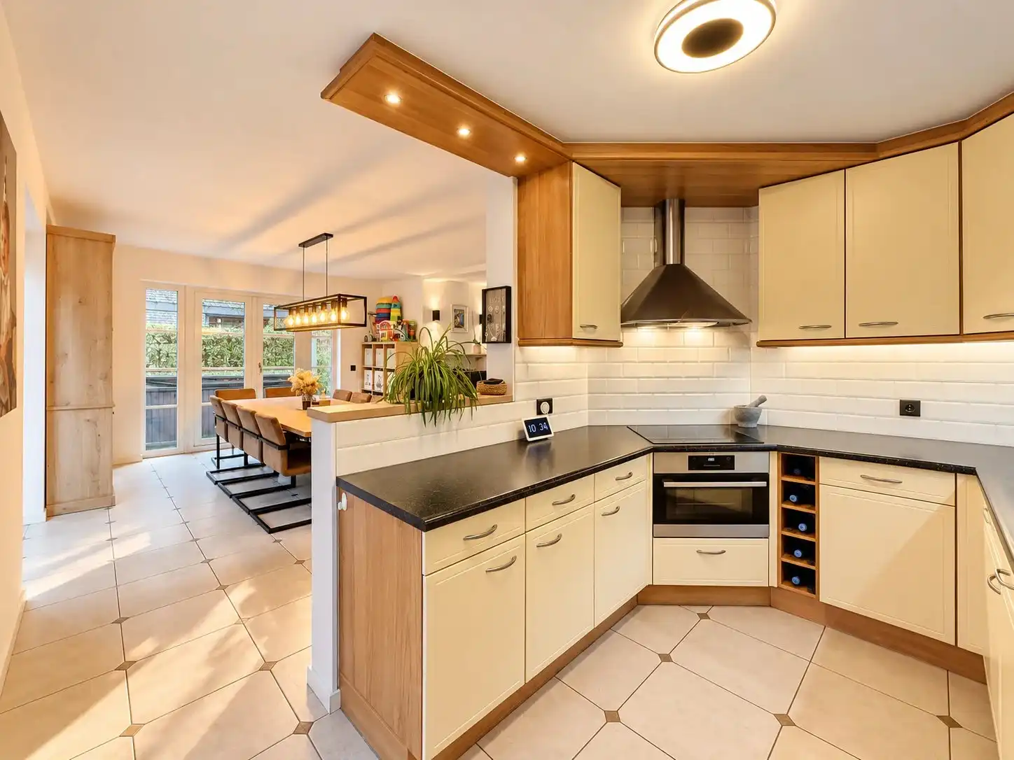 Instapklare woning met 4 slaapkamers op een mooi perceel. foto 11