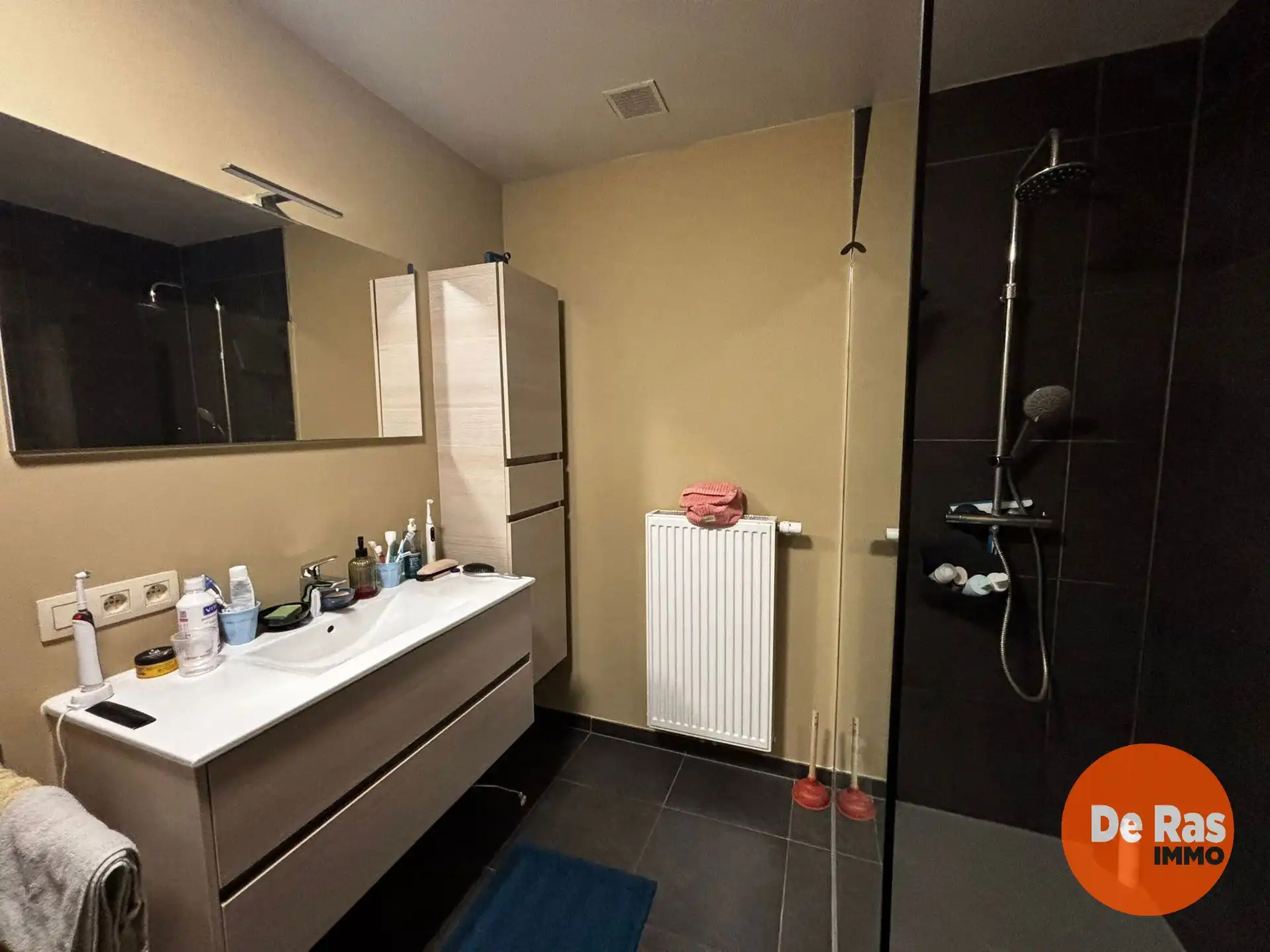 BURST - Recent, gelijkvloers appartement met staanplaats. foto 9