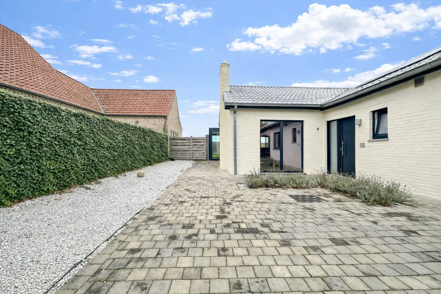 Toffe instapklare woning, 3 slpk, garage, tuin, gunstige gelegen in Gistel foto 2