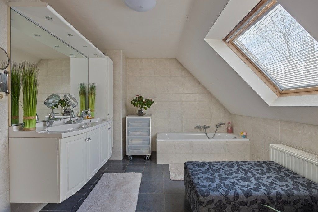 VEURNE: Stijlvolle en tijdloze villa in residentiële wijk met 4 slpks (waarvan 1 glvl.), 2 badk., dubbele garage en zonnige inplanting op 1.034m² grondopp. foto 15