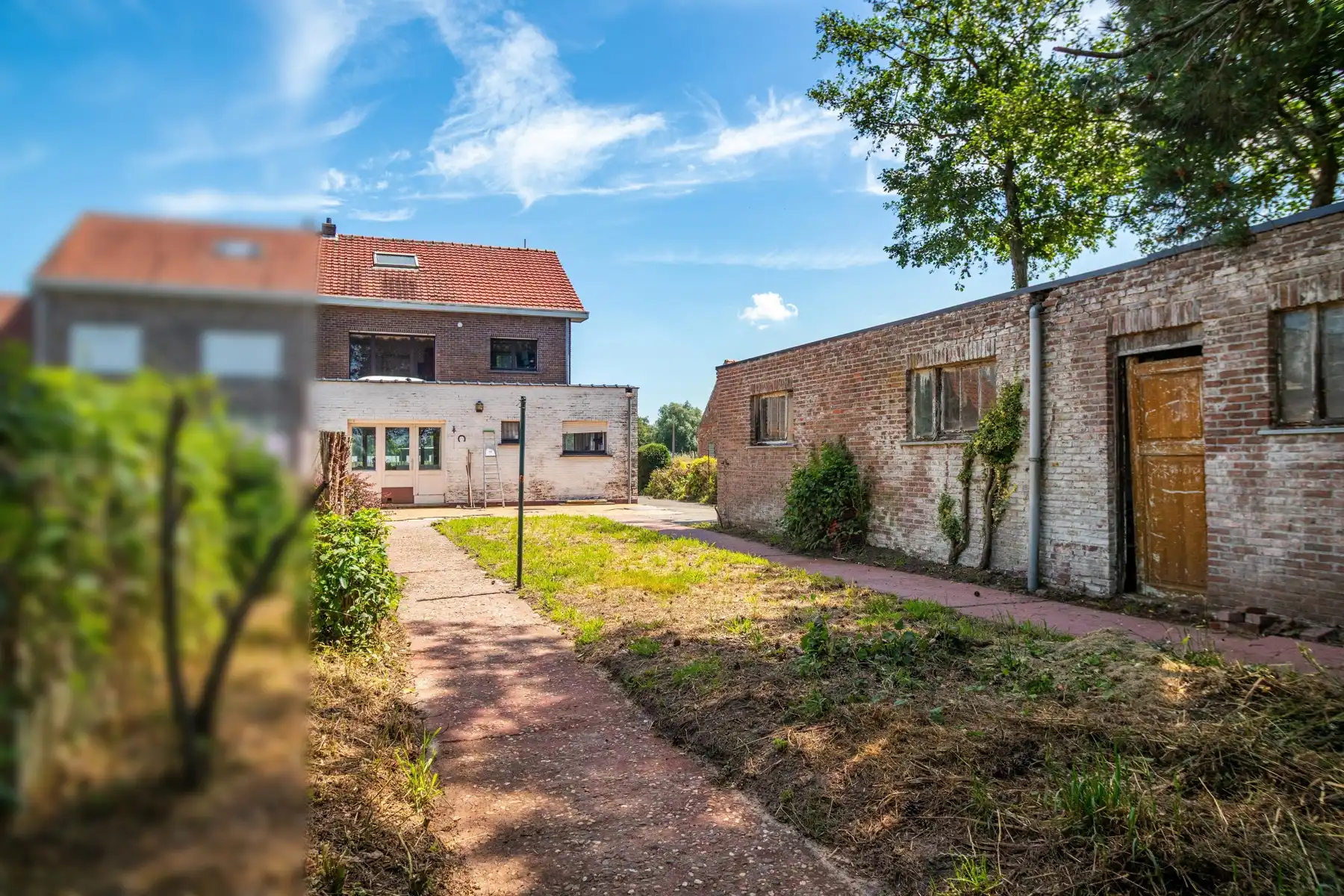 Statige woning met vrij uitzicht & vergund bijgebouw foto 23