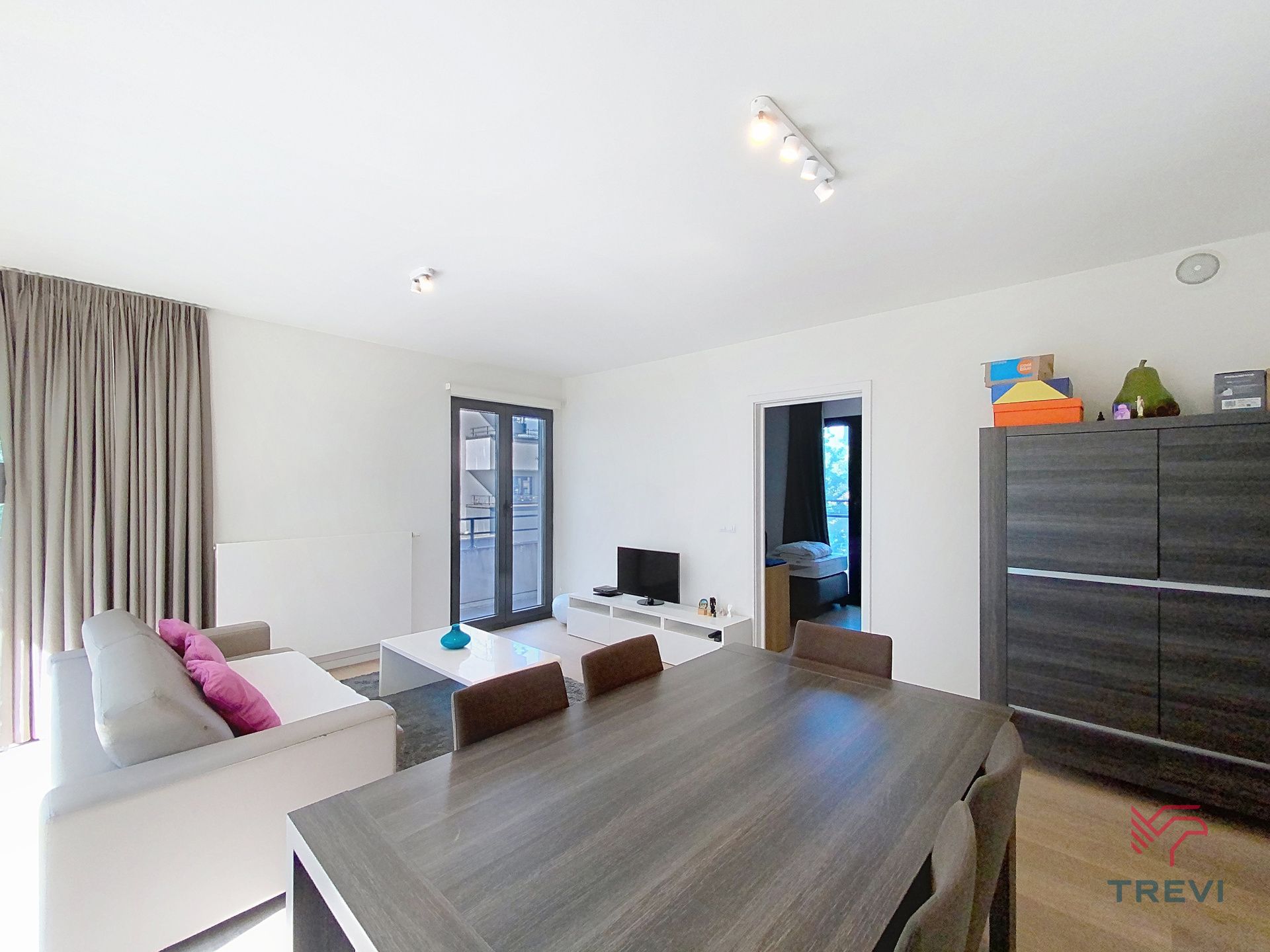 Zeer mooi gemeubileerd appartement - 2 slaapkamers + terras. foto 4