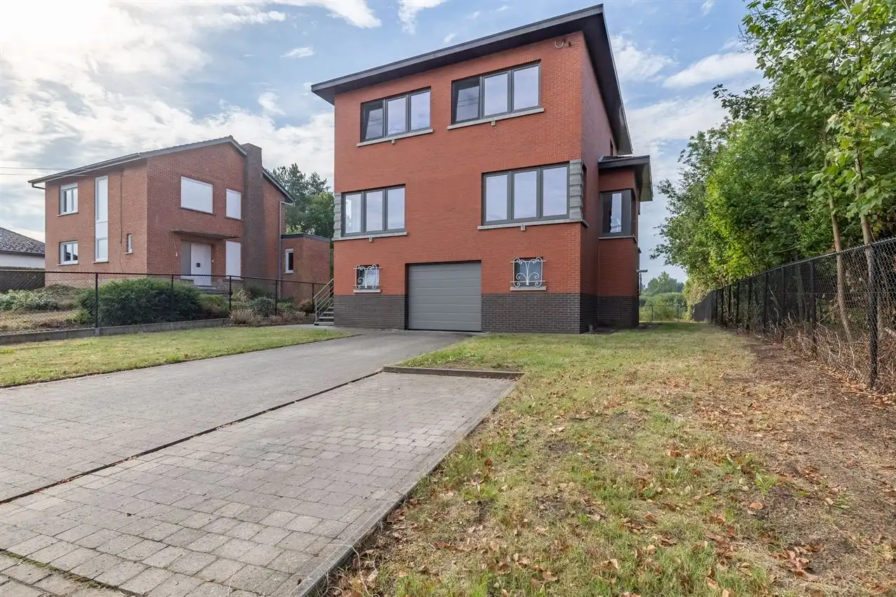 Volledig gerenoveerde woning met 3 slpk., veranda en magnifiek zicht vandaaruit foto 44