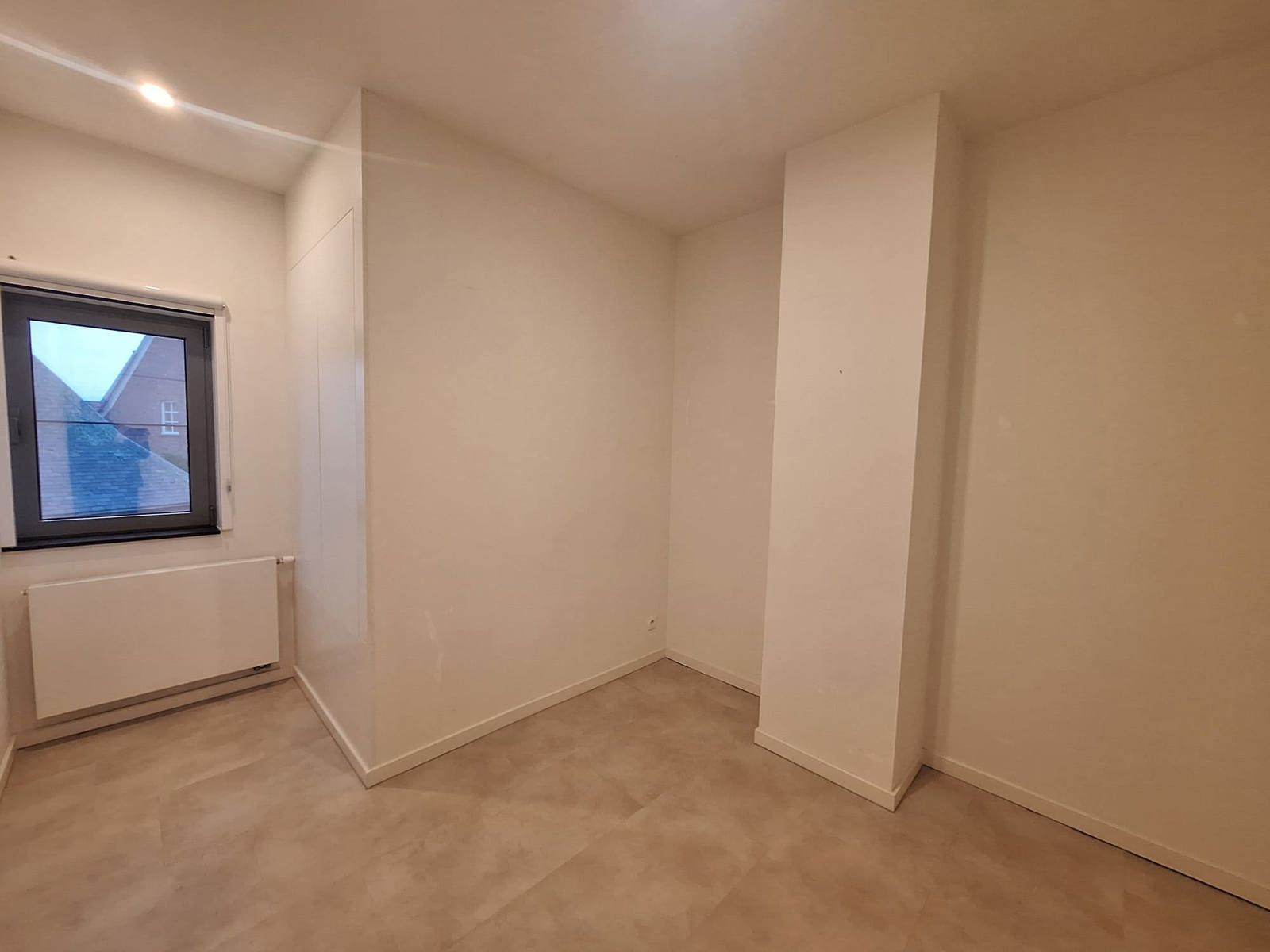 Modern en energiezuinig 2-slaapkamerappartement met carport en ruim terras (geen gemeenschappelijke huurlasten) foto 11