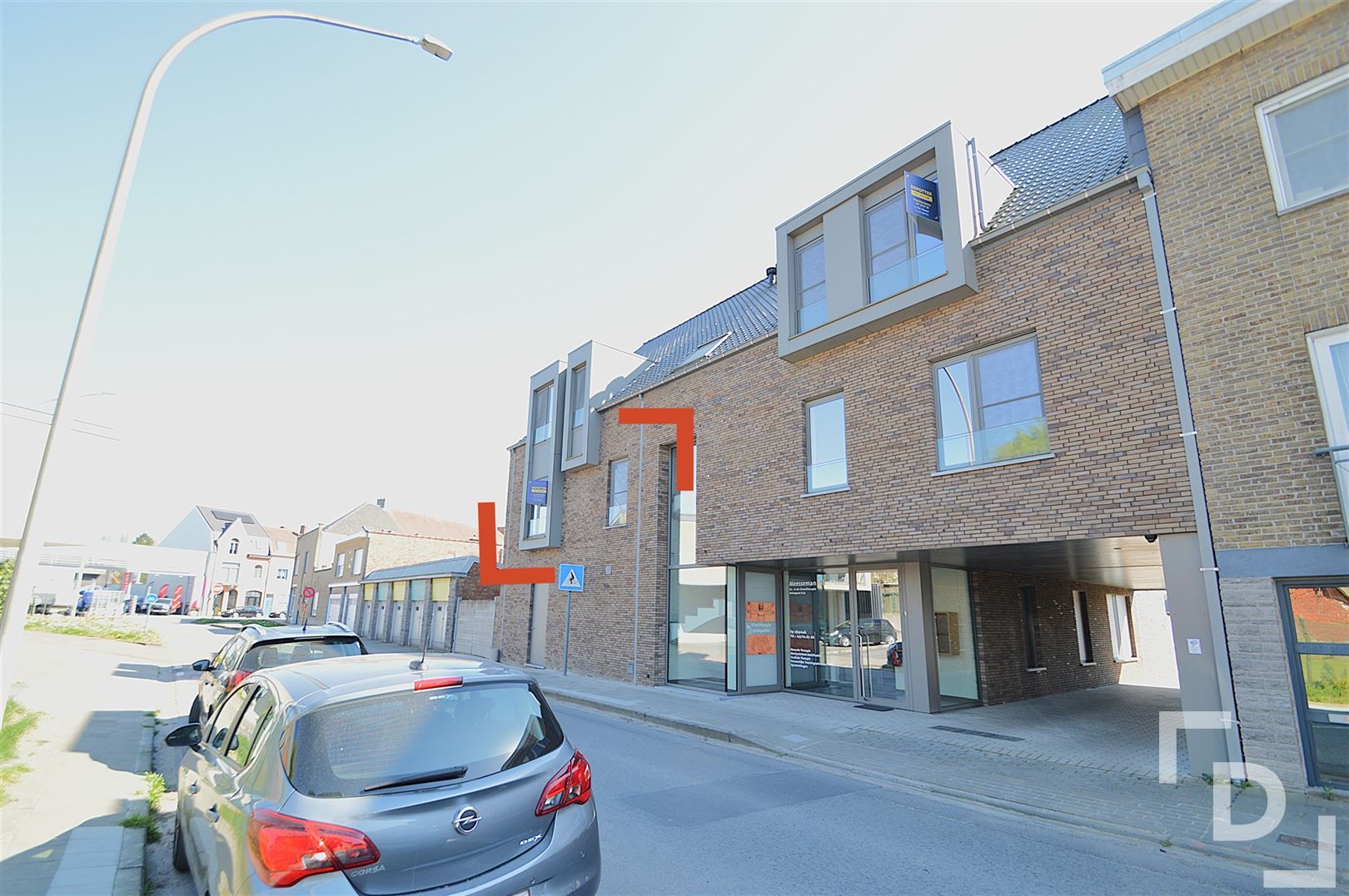Recent appartement met ruim terras en garage te huur in Ieper. foto {{pictureIndex}}