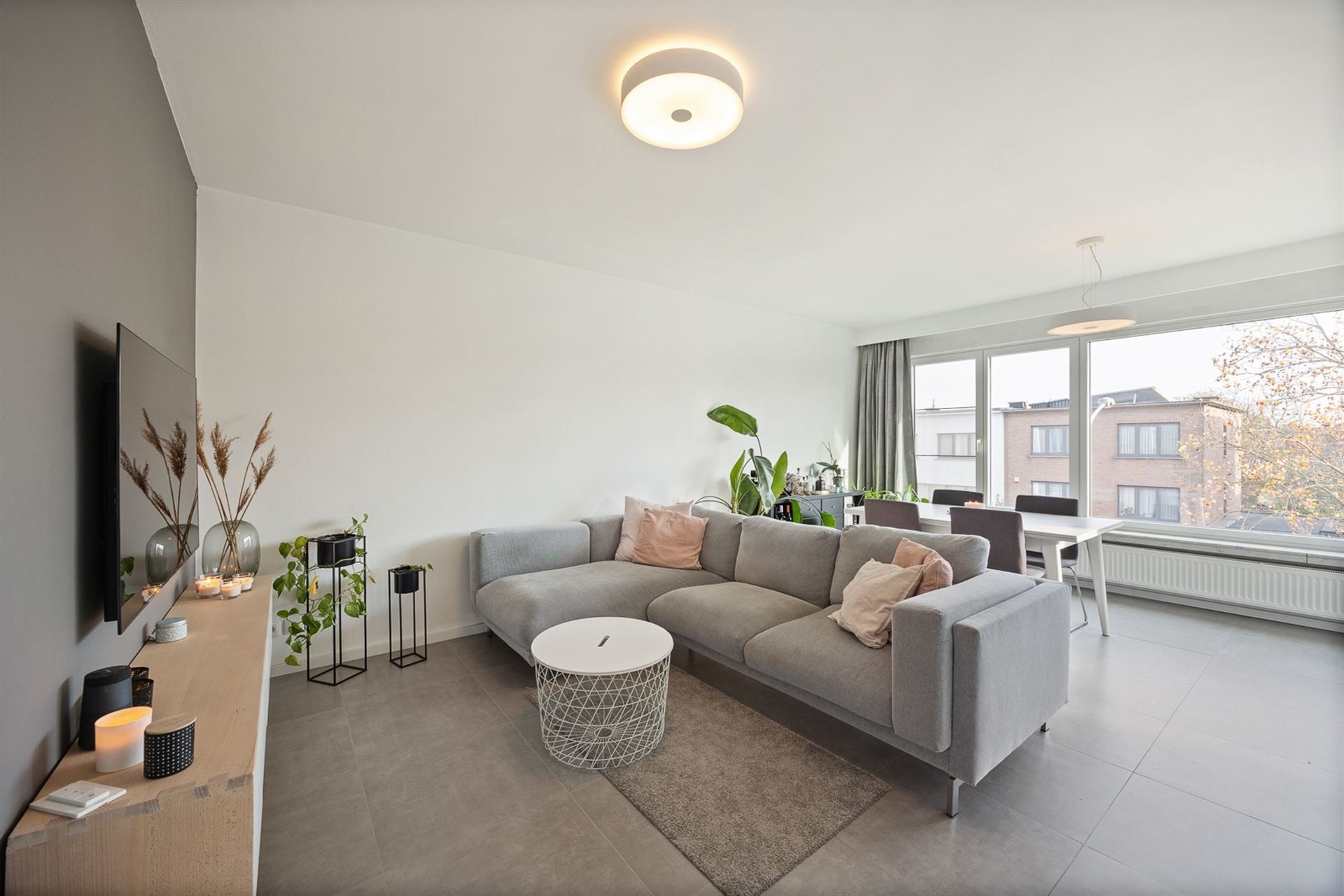 Instapklaar Appartement met 2 Slaapkamers, Terras en Garage foto {{pictureIndex}}