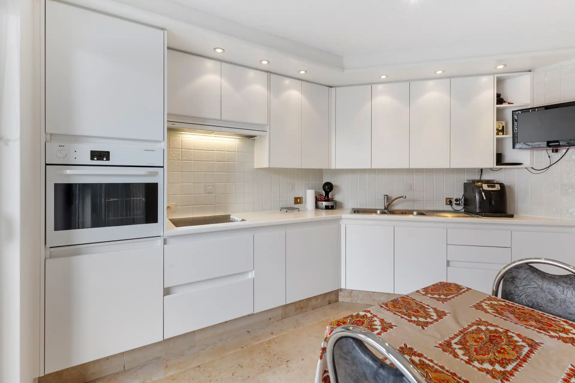 Instapklaar en energiezuinig appartement in hartje Izegem foto 11