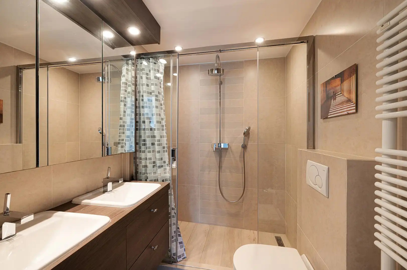 Appartement met twee slaapkamers en prachtig zijdelings zeezicht. foto 15