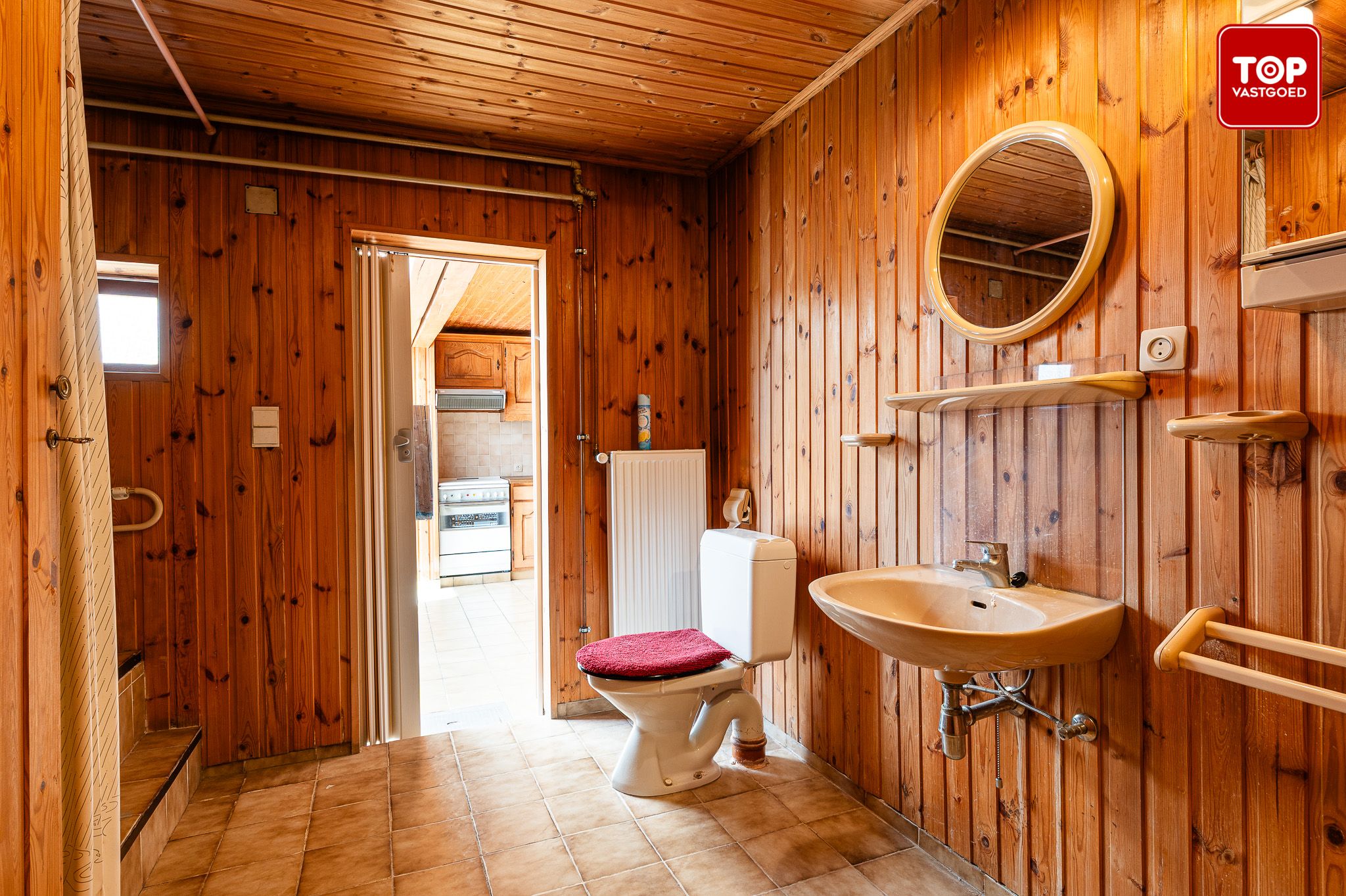 Totaal te renoveren woning met 4 slaapkamers en leuke tuin. foto 14