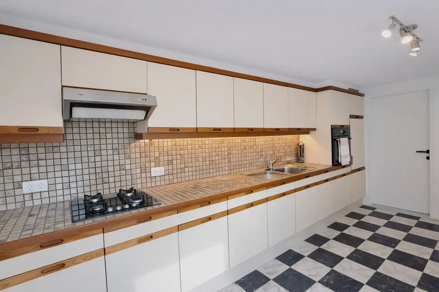 GERENOVEERDE WONING MET 3 SLAAPKAMERS EN TUIN IN HARTJE TIELT foto 5