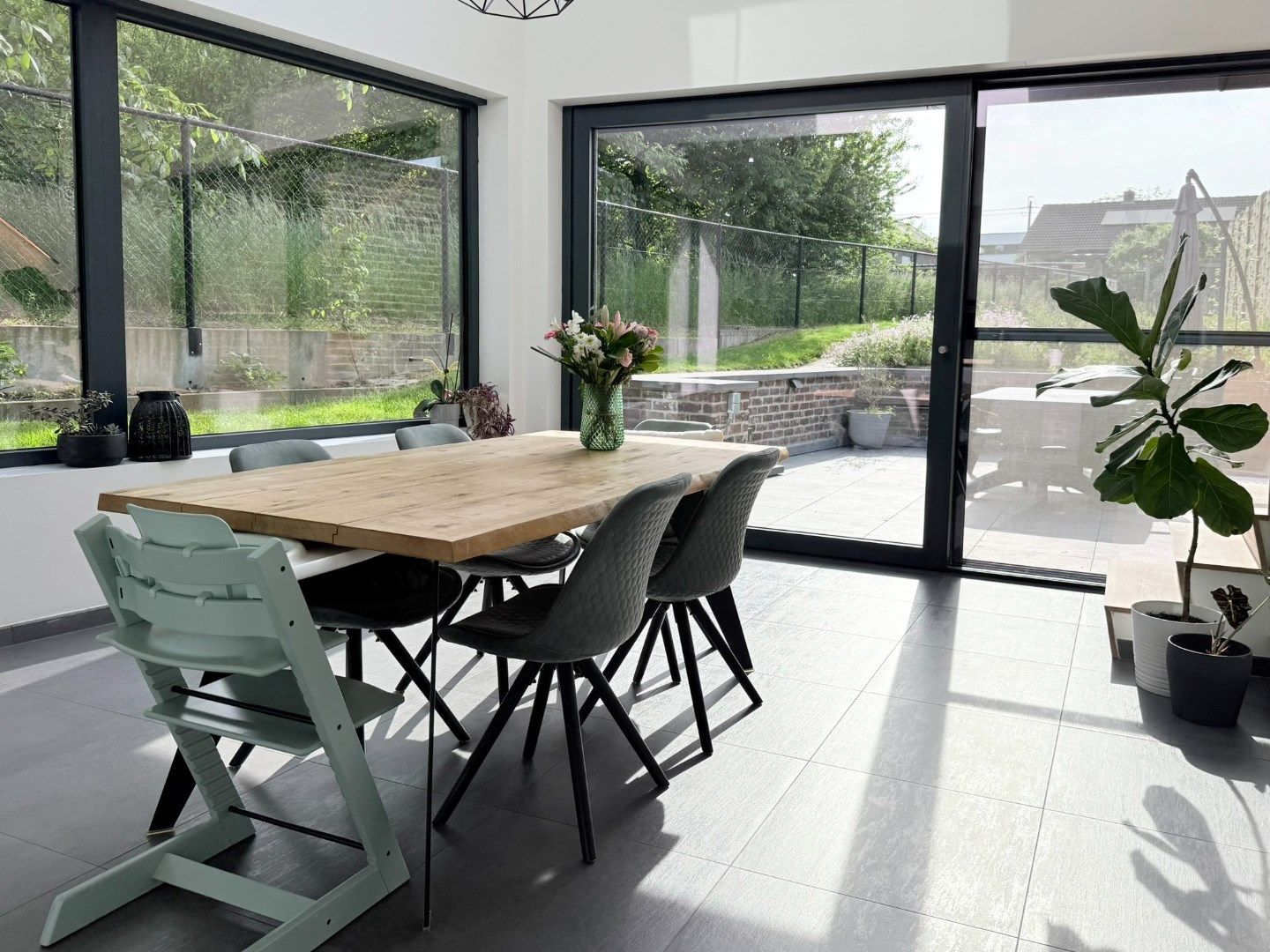 Ruime en lichtrijke woning met doordachte indeling en moderne afwerking foto 6