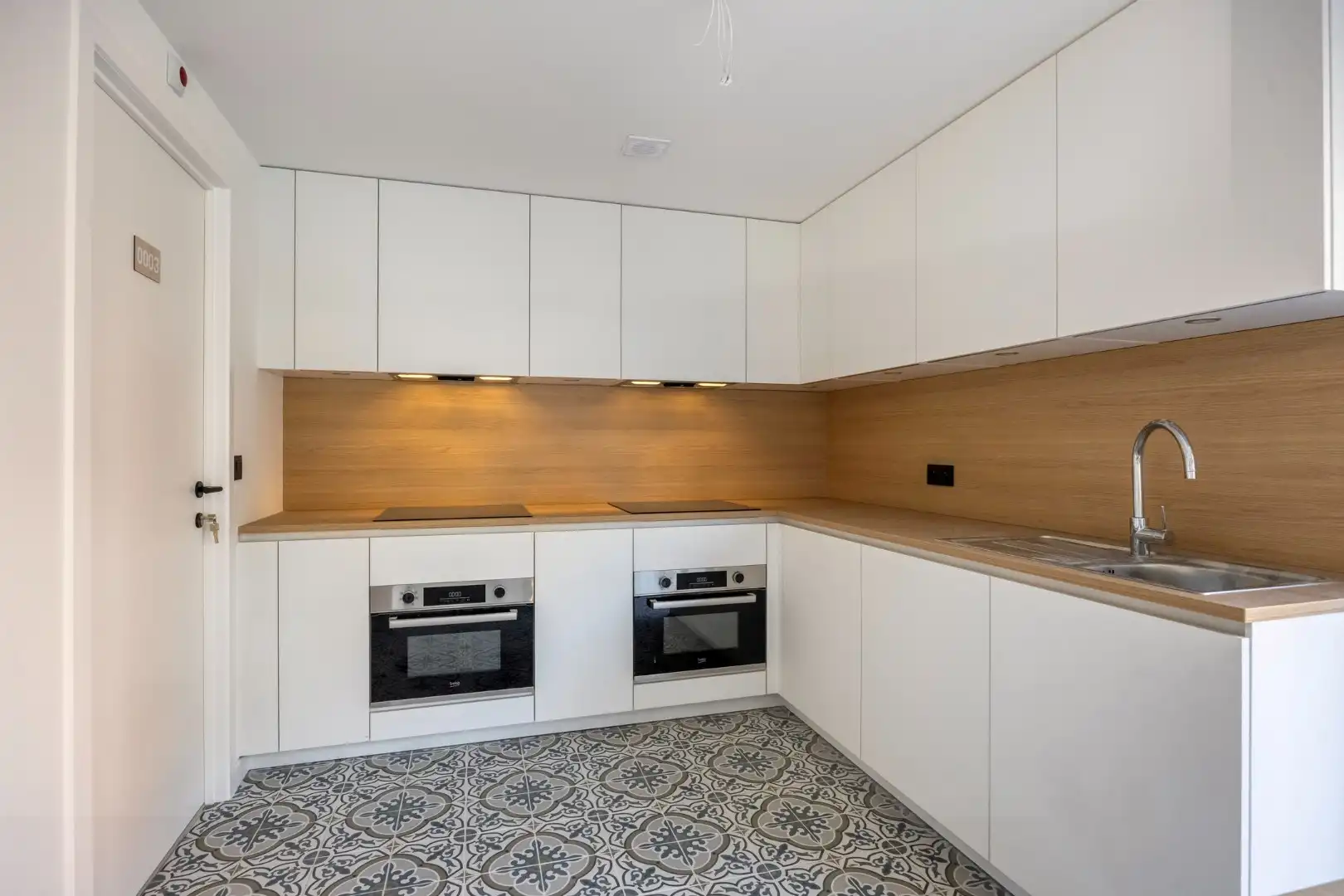 Volledig gerenoveerd en gemeubelde studentenkamer met privé badkamer en tuin - EPC A!  foto 6