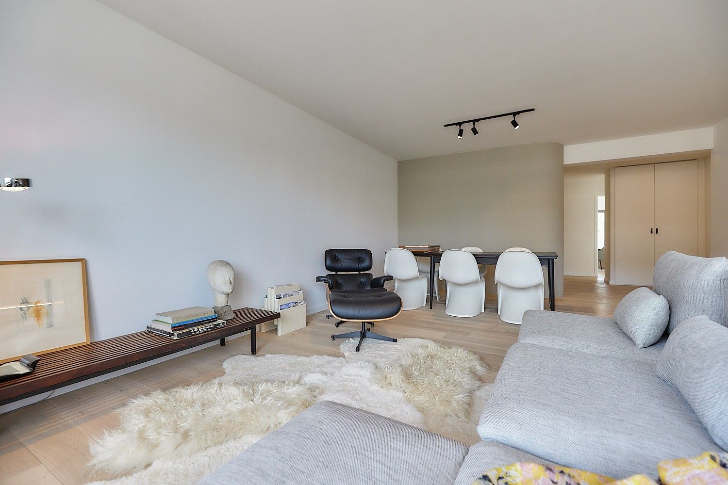 VERKOCHT. Hoogwaardig en bijzonder elegant gerenoveerd appartement met 2 terrassen foto 21