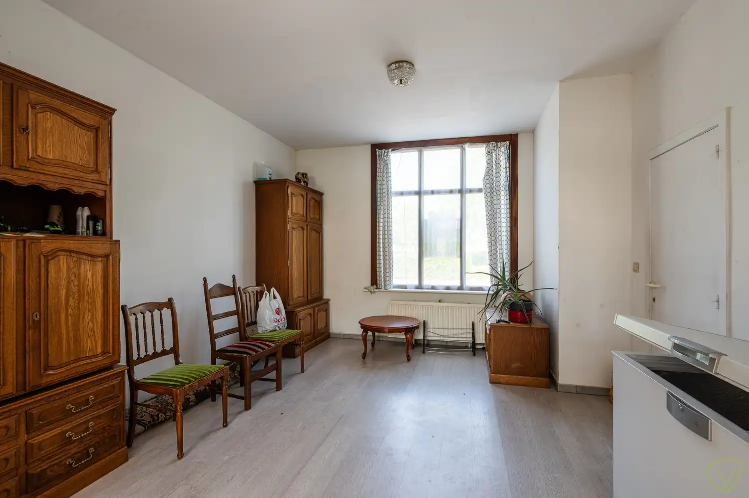 Te renoveren woning met veel potentieel foto 6