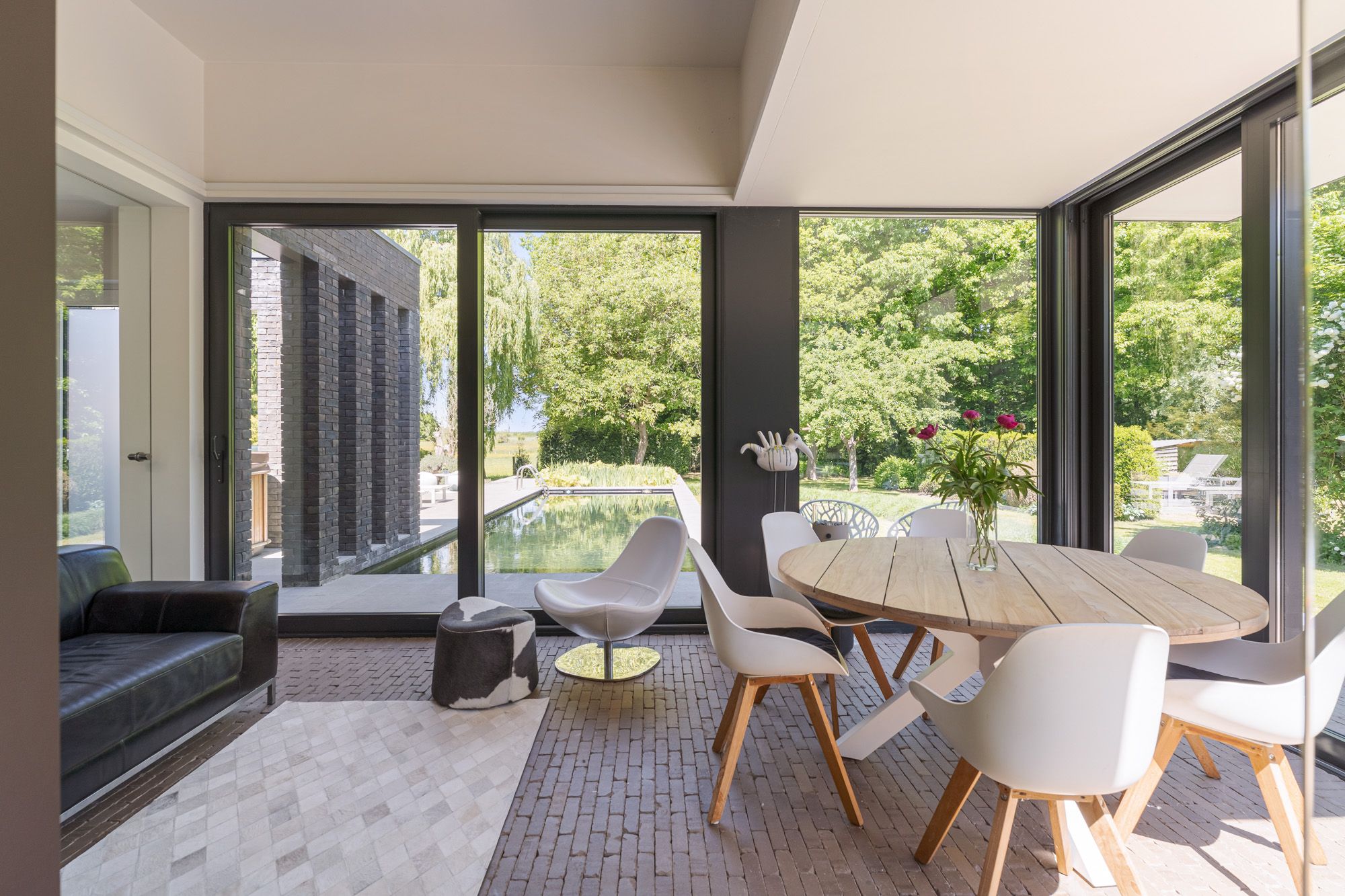 Exclusieve villa met tijdloze klasse, zwemvijver en zicht op groen te Hasselt ! foto 16