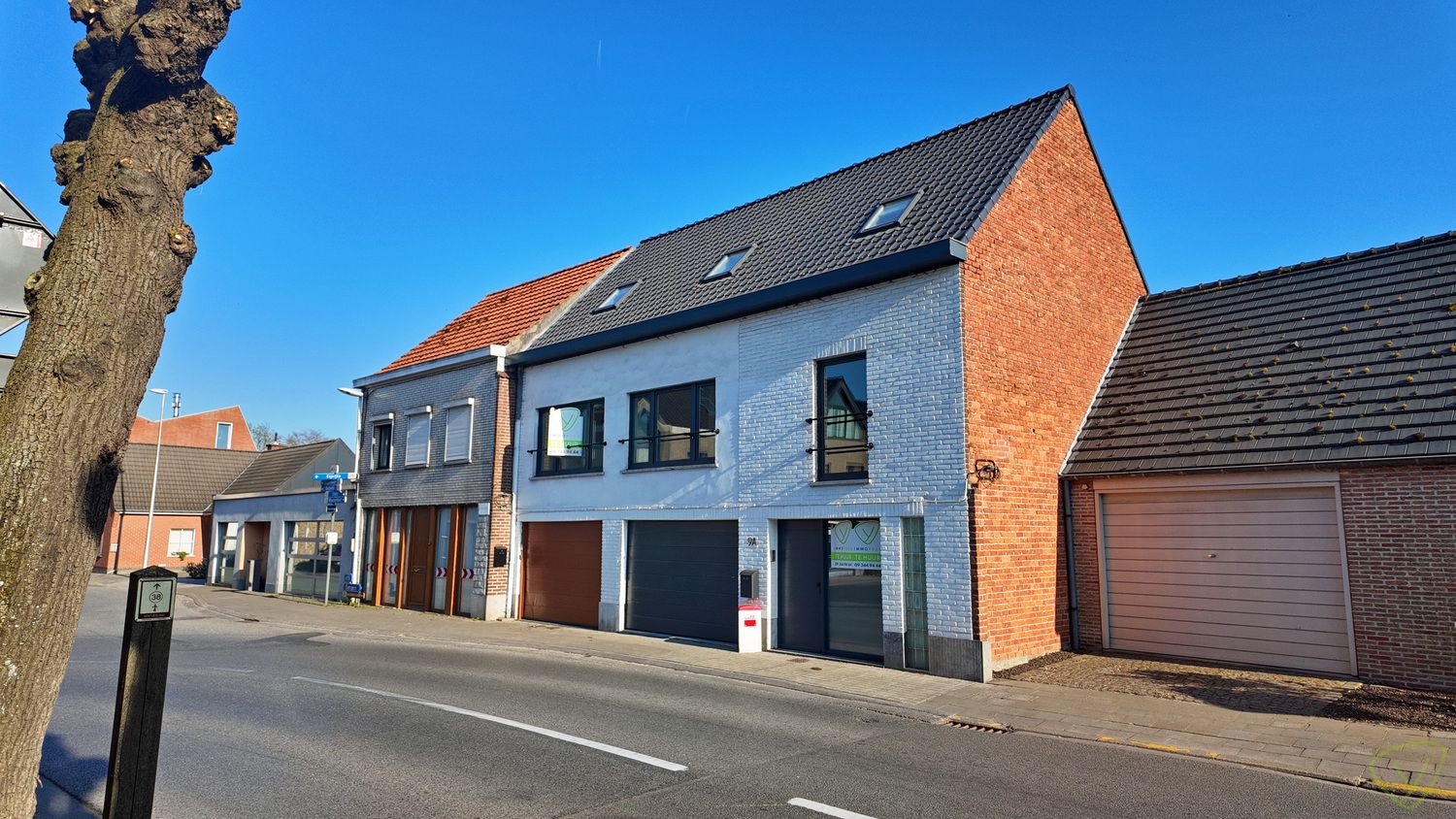 Compleet vernieuwd appartement te huur met garagebox! foto {{pictureIndex}}