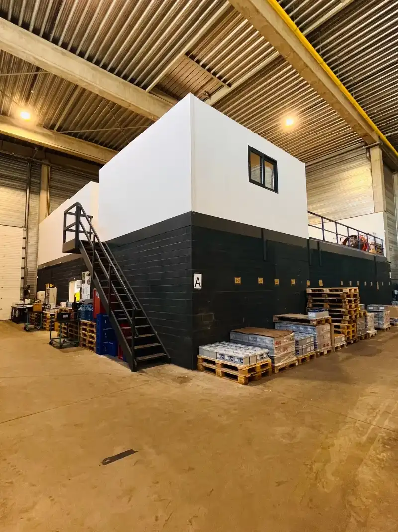 Magazijn met kantoor te huur foto 9