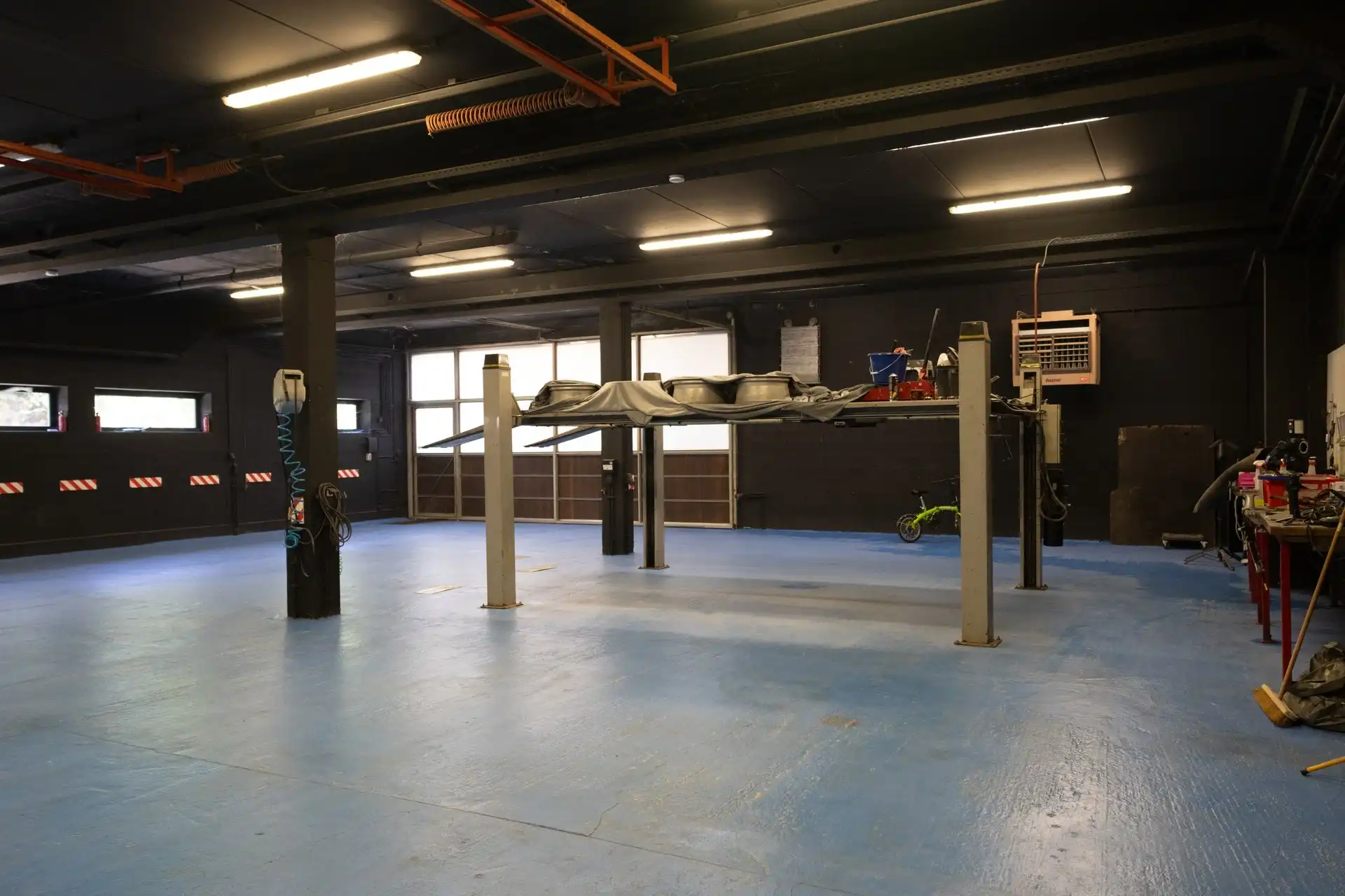 Veelzijdig handelspand met toonzaal, atelier en ruime woonst te Okegem foto 9