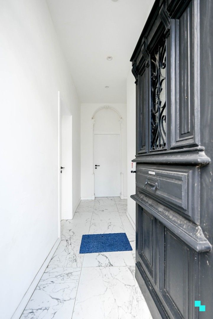 Centraal gelegen, uniek appartement in karaktervol herenhuis foto 2