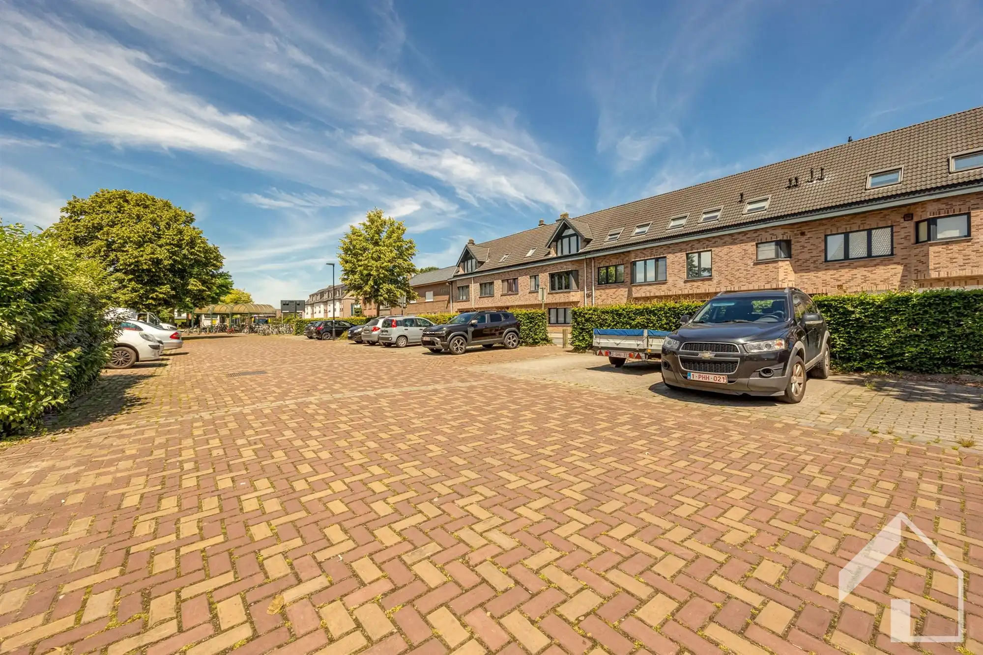 Ruime te renoveren gezinswoning met veel potentieel foto 41