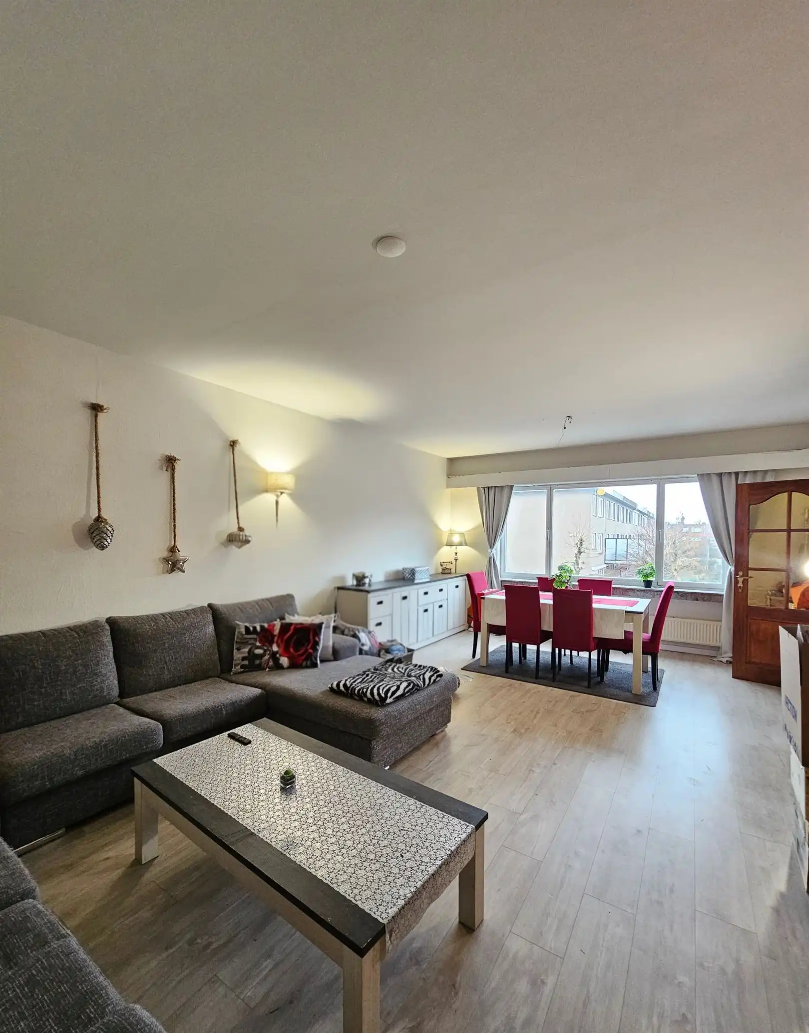 Ruim instapklaar appartement met 2 slaapkamer op 1e vd foto 2