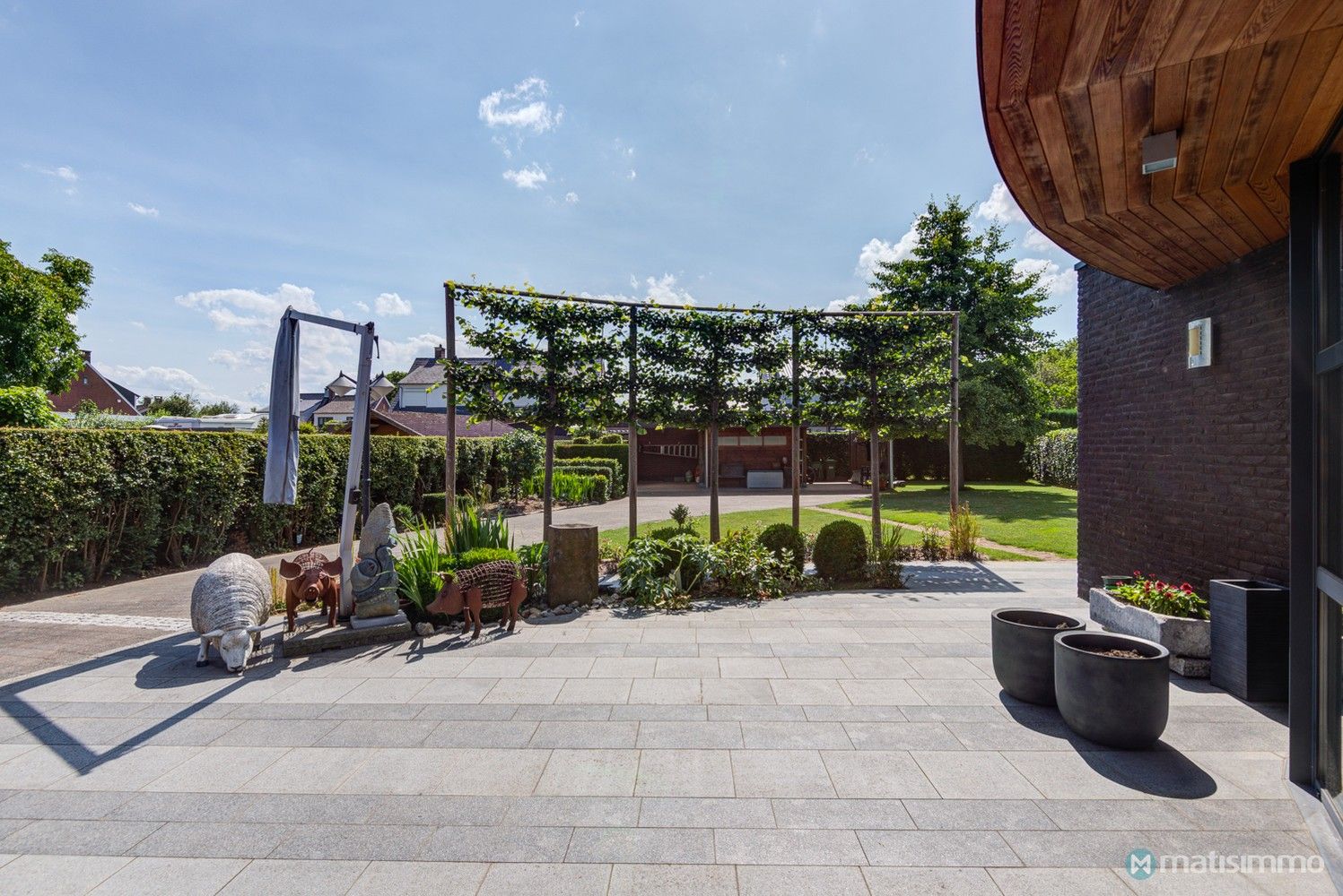 GELIJKVLOERS APPARTEMENT MET TUIN EN TWEE SLAAPKAMERS NABIJ HET STADSCENTRUM VAN BILZEN foto 19