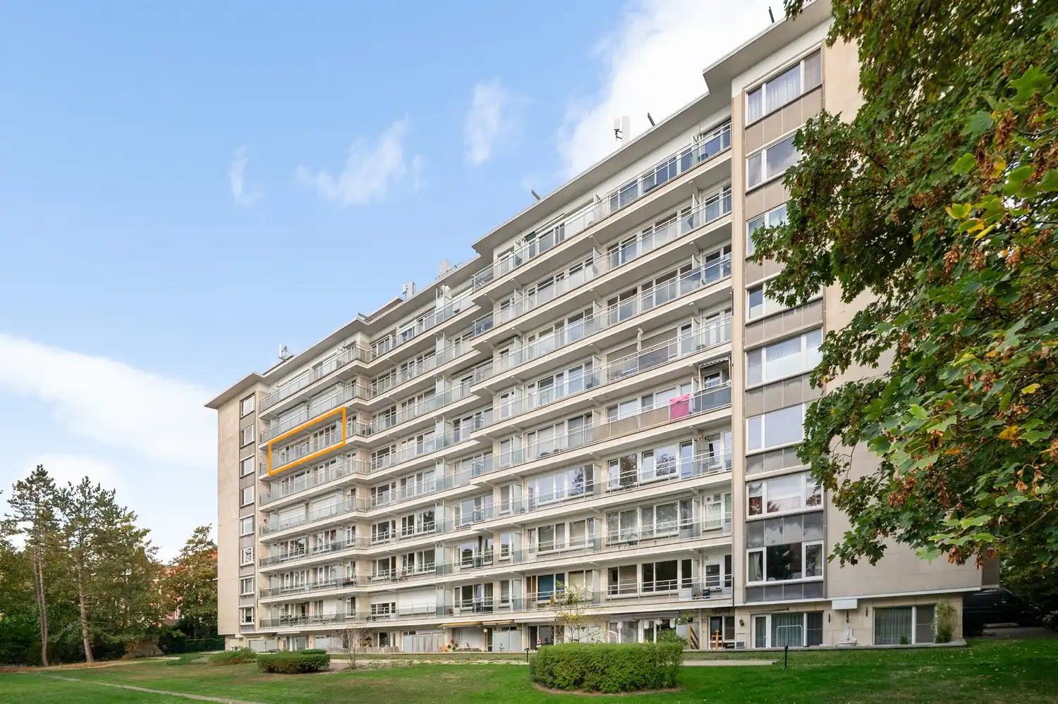 Appartement met 2 slaapkamers en terras met prachtig uitzicht op de binnenstad. foto 3