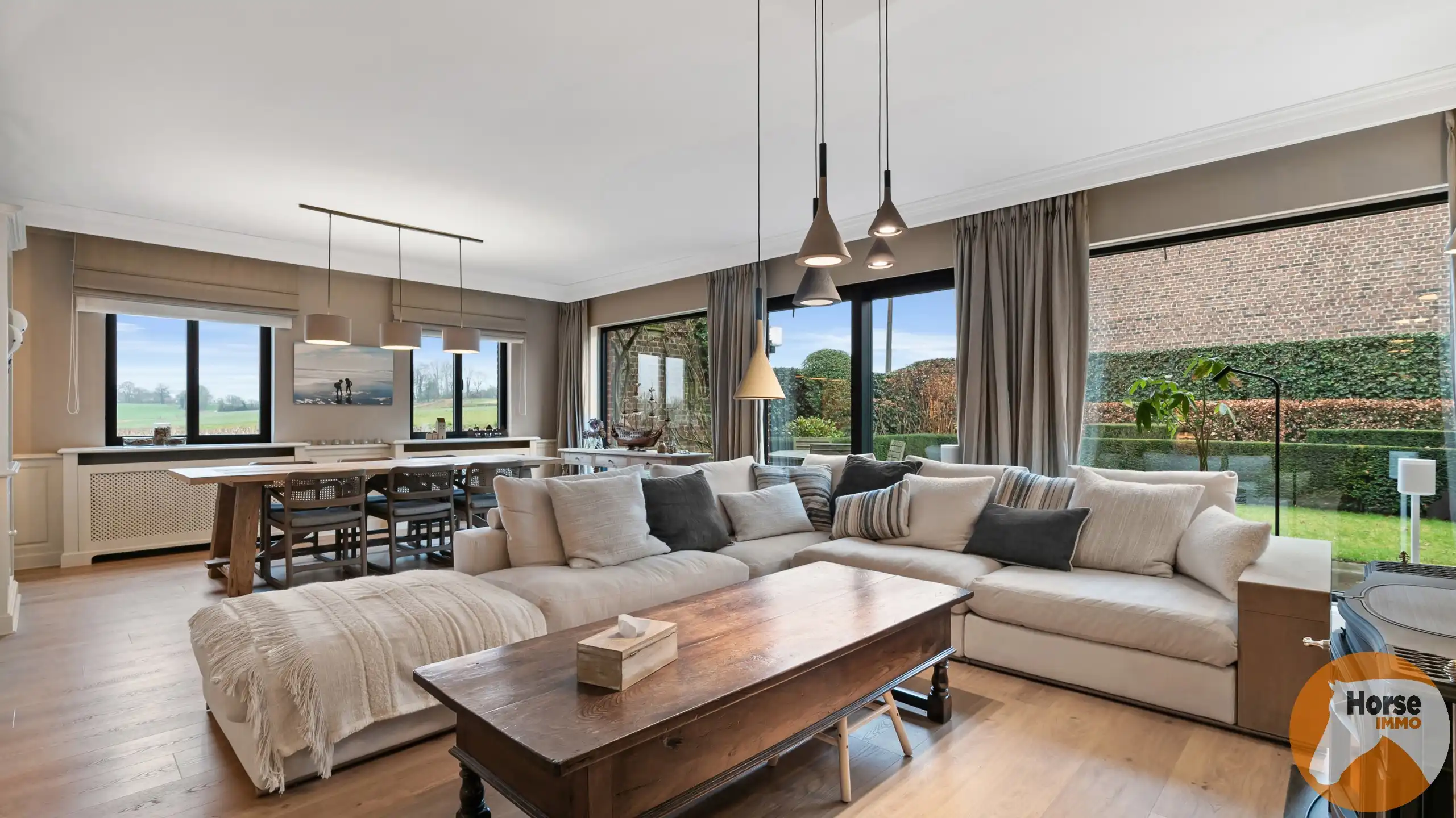 GOOIK - Luxueus afgewerkte hoeve met bijgebouw en weide foto 3