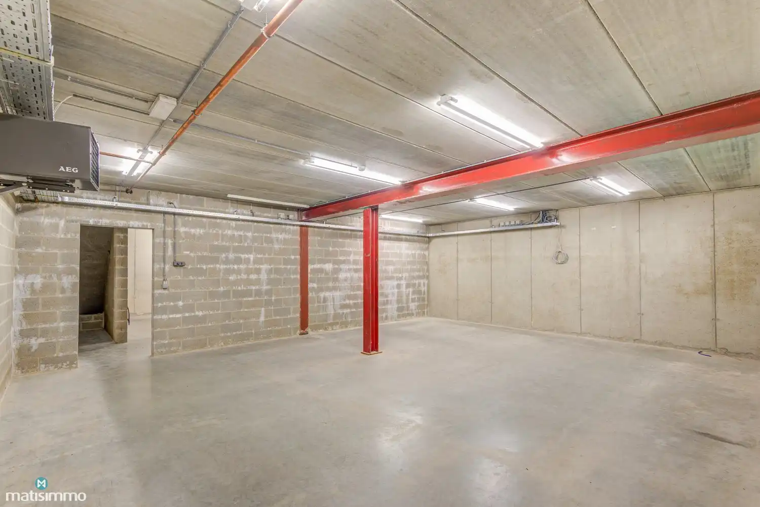 RUIM HANDELSPAND (SHOWROOM/BUREAU EN ZEER GROOT MAGAZIJN) MET VEEL MOGELIJKHEDEN TE BILZEN foto 26