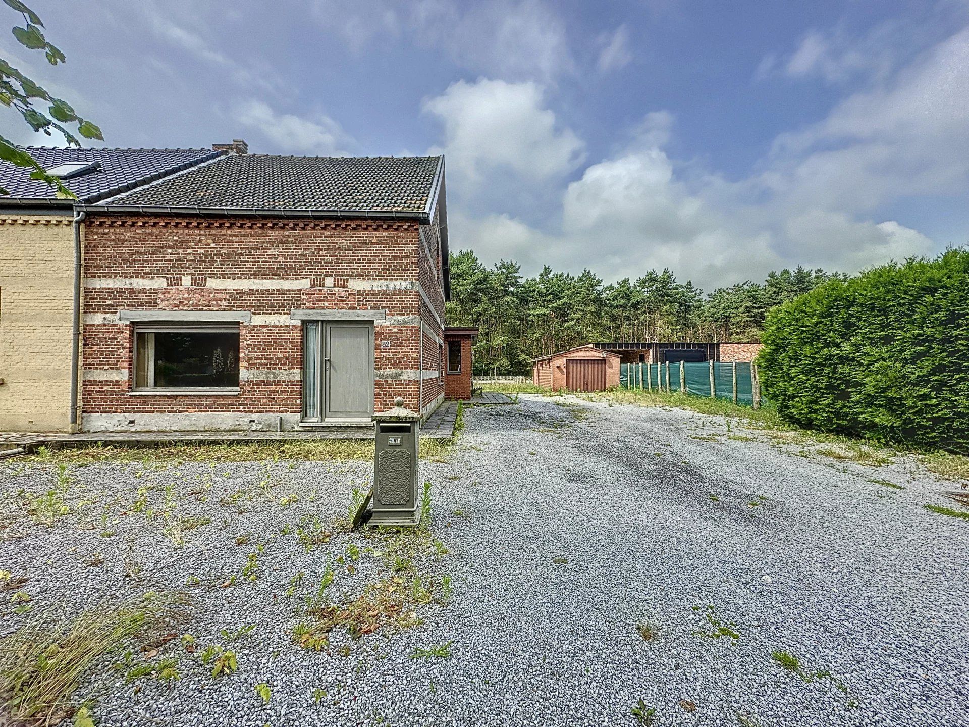 Hoofdfoto van de publicatie: Gezellige te renoveren woning op zeer rustige locatie met zicht op groen.